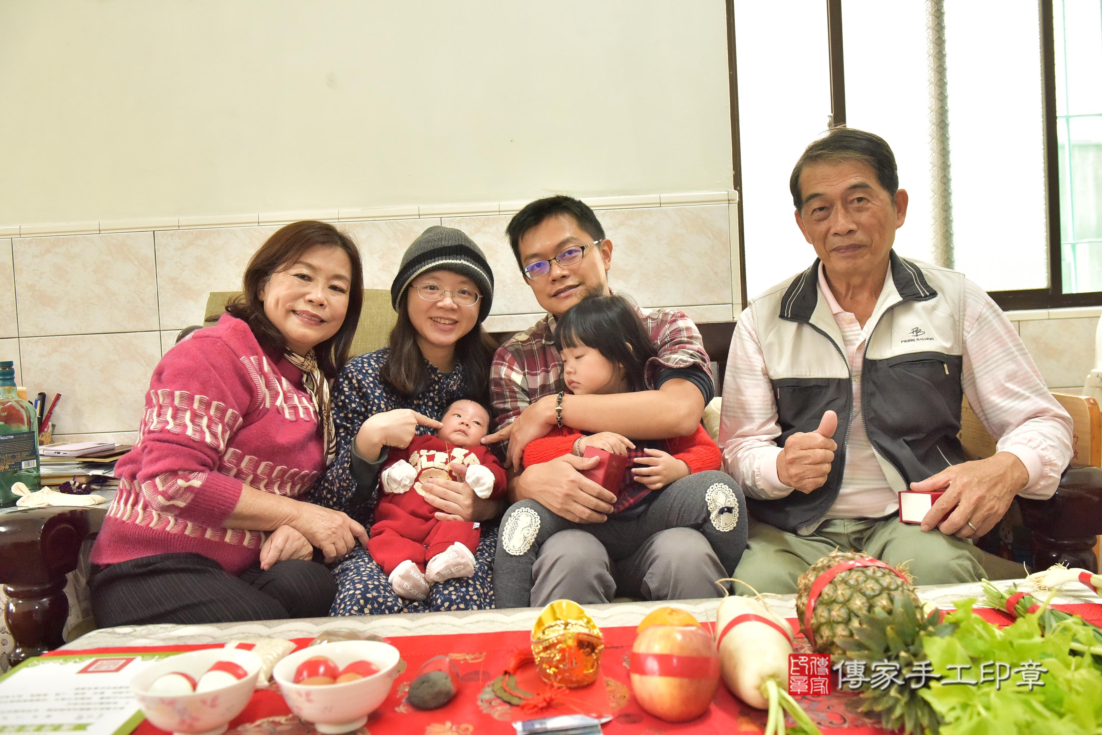 傳家手工印章高雄店、抓周、度脺、中國風會場、傳家嬰兒古禮、吉祥話、抓周道具物品24種、拍照。抓周證書。寶寶抓周、滿周歲、生日快樂、祝福