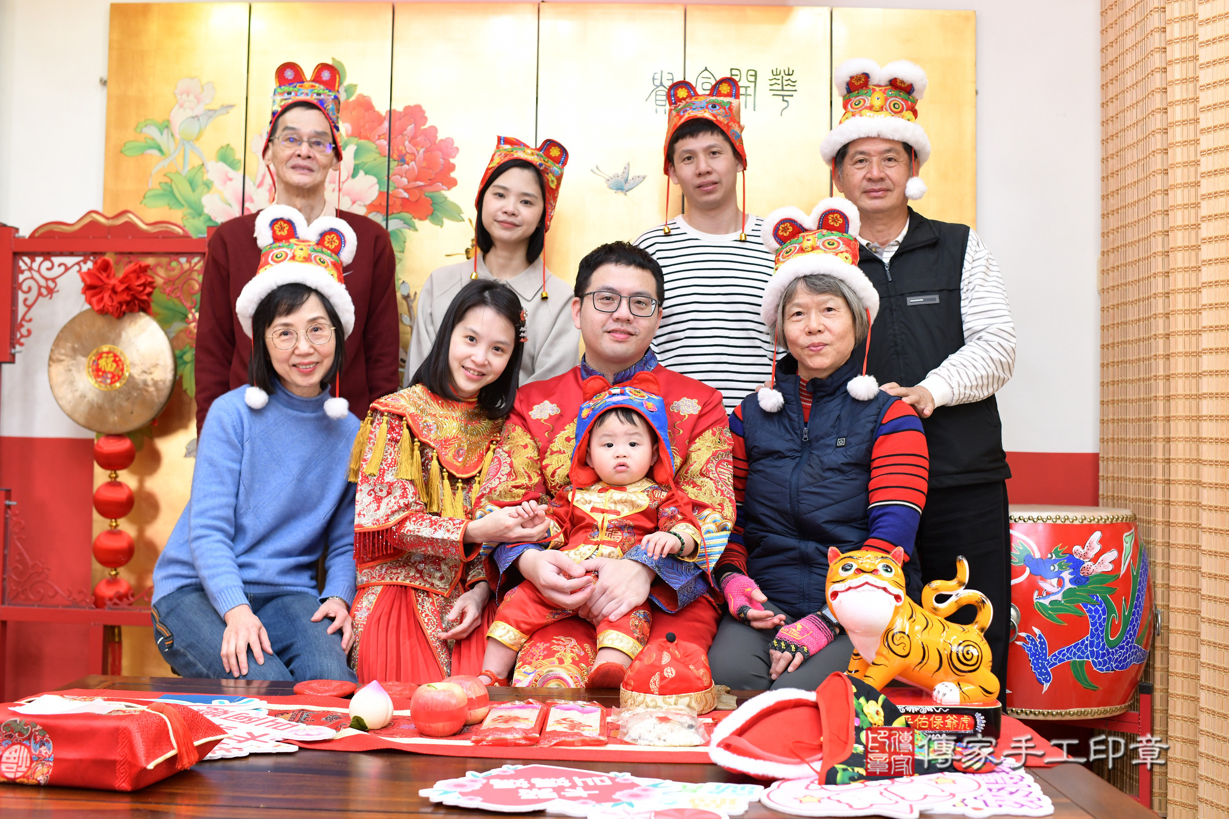 台北市大同區安安寶寶抓周推薦：傳家台北店抓周度脺中國風會場，嬰兒古禮抓周流程儀式吉祥話、抓周道具物品24種、拍照。抓周證書。2025.1.11，照片24