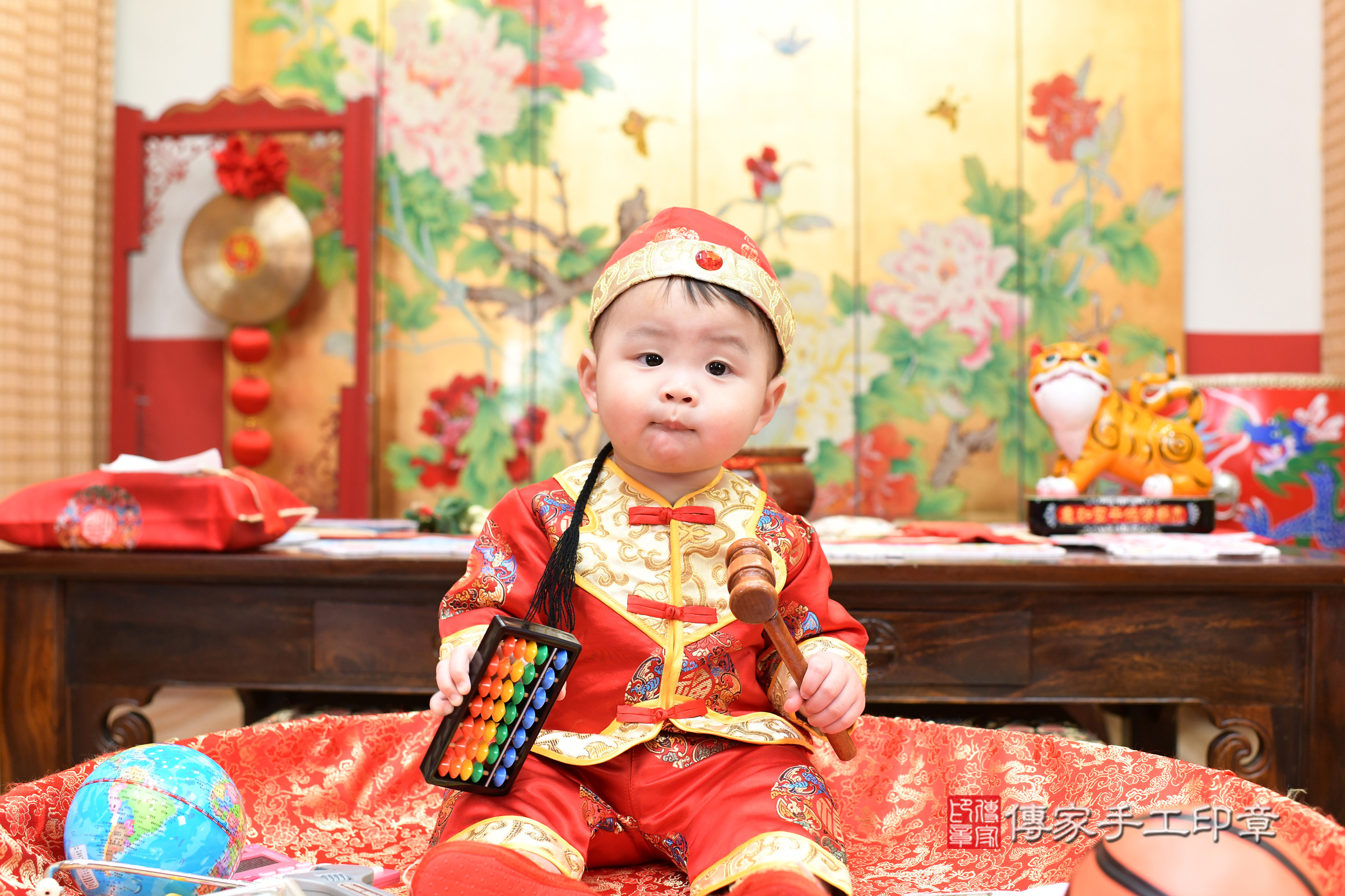 台北市大同區安安寶寶抓周推薦：傳家台北店抓周度脺中國風會場，嬰兒古禮抓周流程儀式吉祥話、抓周道具物品24種、拍照。抓周證書。2025.1.11，照片8