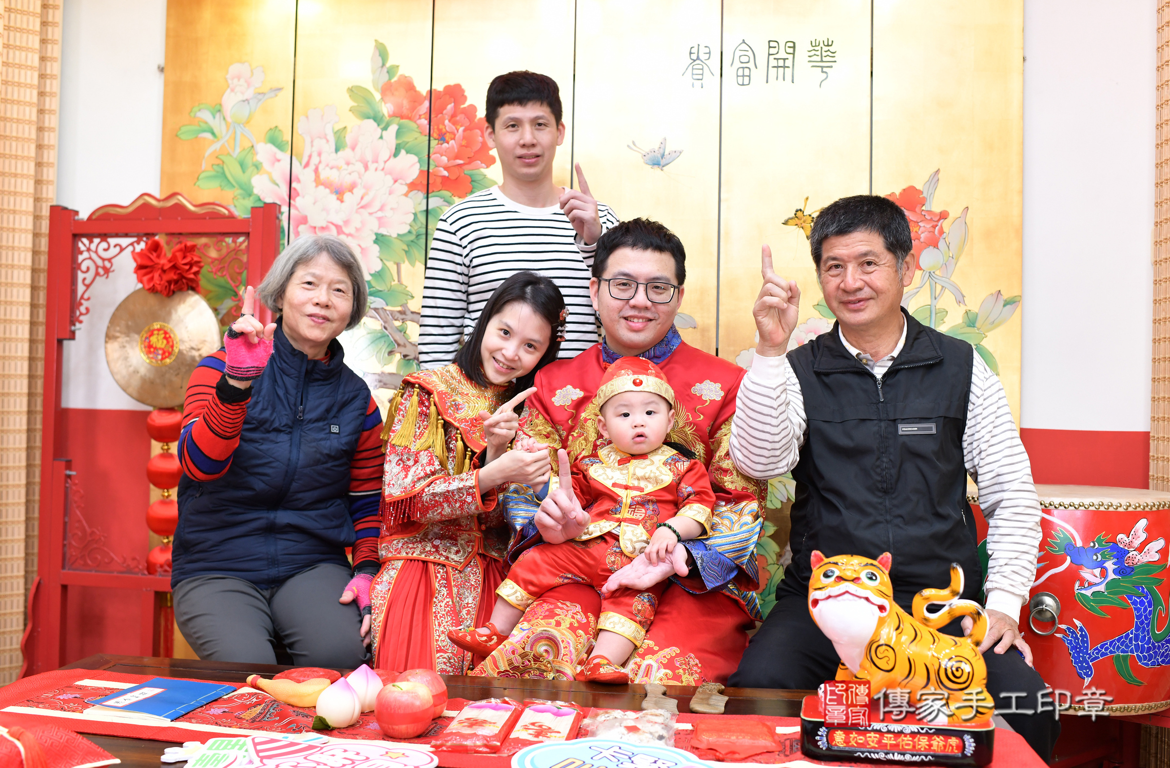 台北市大同區安安寶寶抓周推薦：傳家台北店抓周度脺中國風會場，嬰兒古禮抓周流程儀式吉祥話、抓周道具物品24種、拍照。抓周證書。2025.1.11，照片22