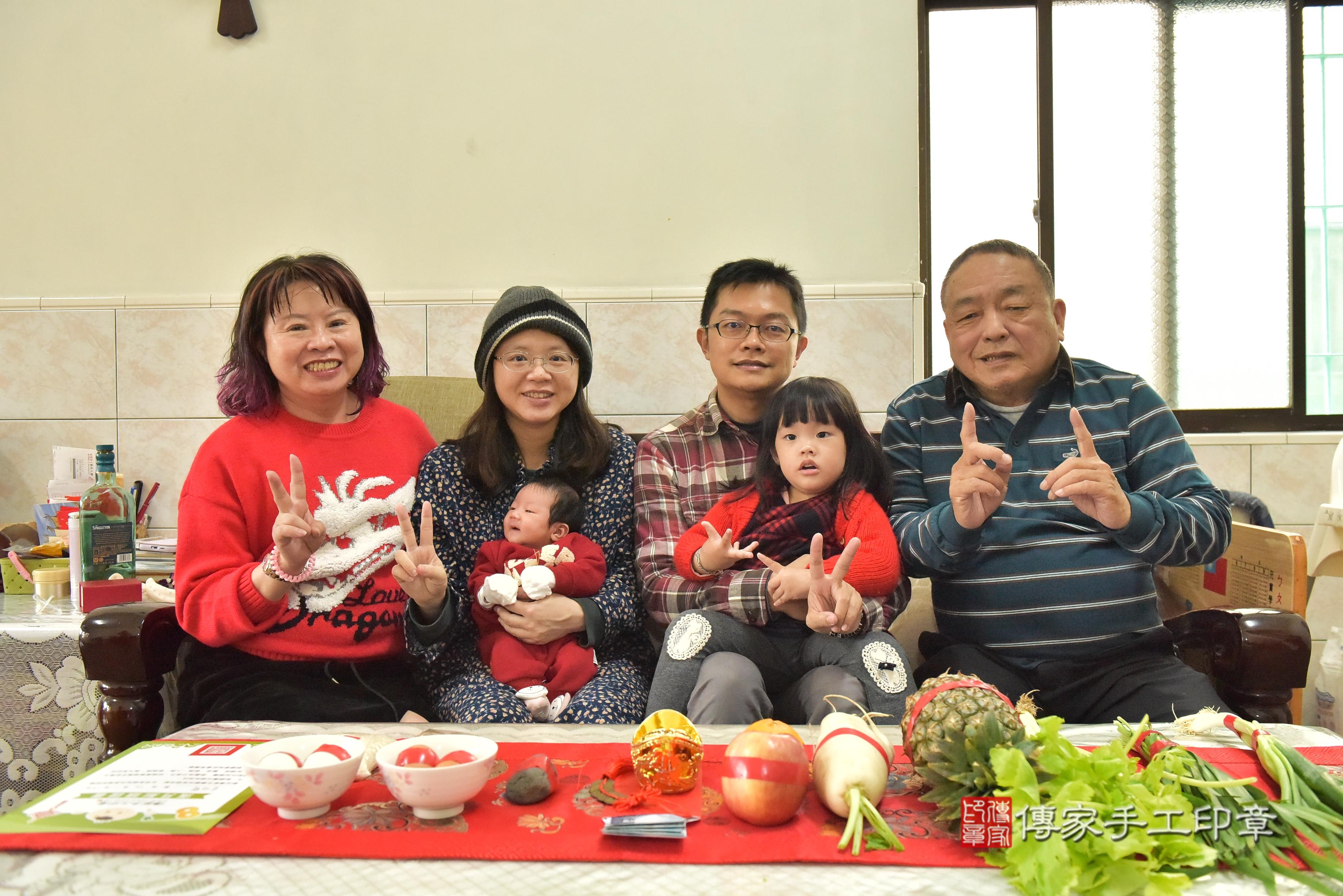 傳家手工印章高雄店、抓周、度脺、中國風會場、傳家嬰兒古禮、吉祥話、抓周道具物品24種、拍照。抓周證書。寶寶抓周、滿周歲、生日快樂、祝福