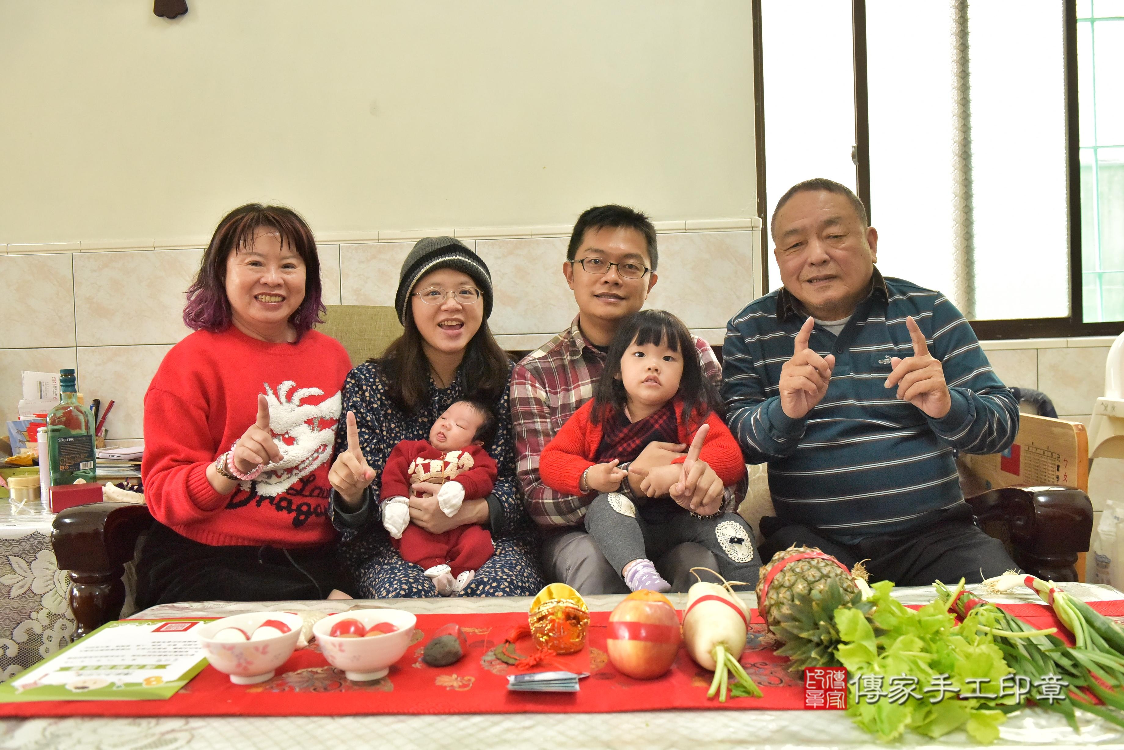 傳家手工印章高雄店、抓周、度脺、中國風會場、傳家嬰兒古禮、吉祥話、抓周道具物品24種、拍照。抓周證書。寶寶抓周、滿周歲、生日快樂、祝福