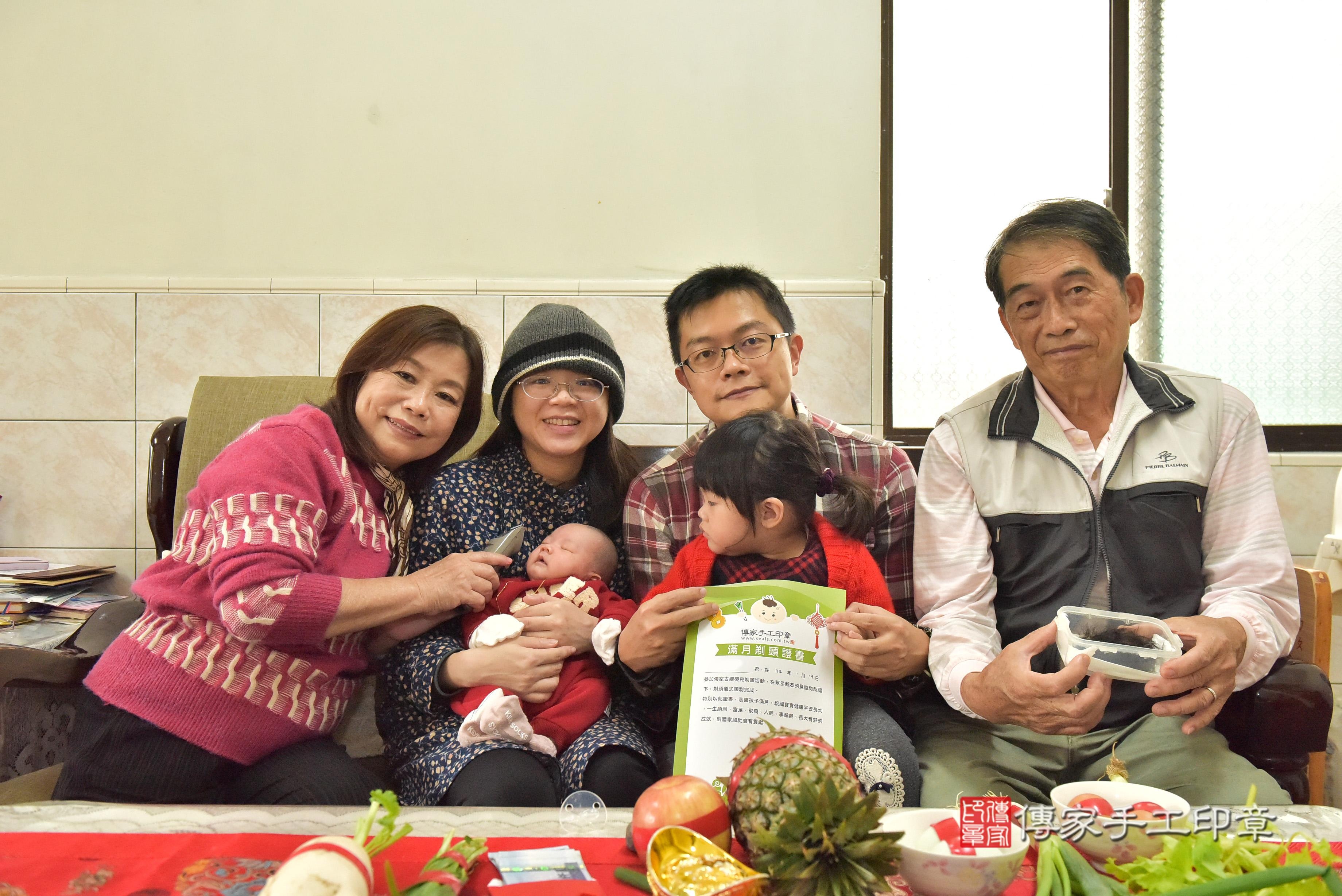 傳家手工印章高雄店、抓周、度脺、中國風會場、傳家嬰兒古禮、吉祥話、抓周道具物品24種、拍照。抓周證書。寶寶抓周、滿周歲、生日快樂、祝福