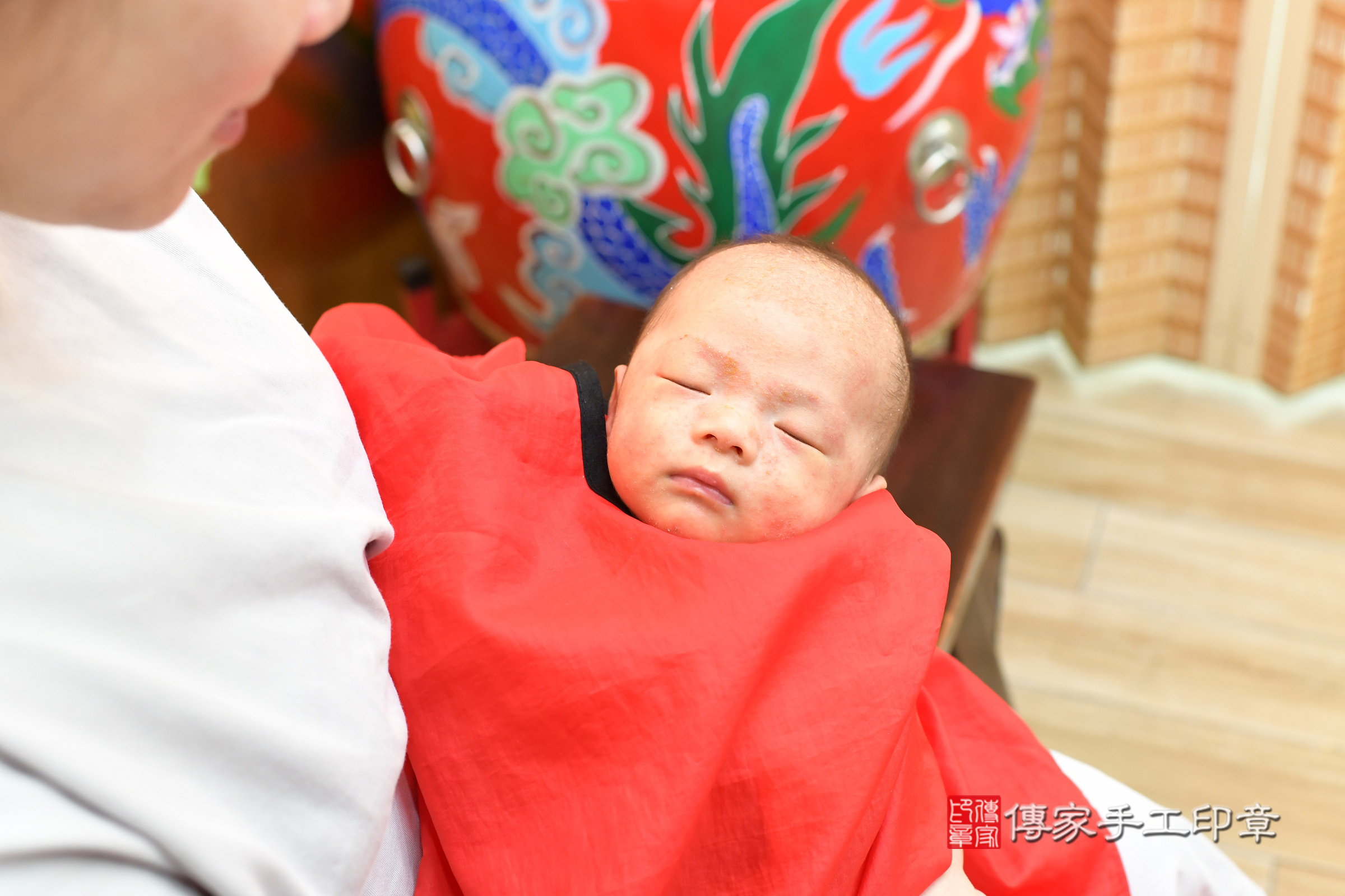 小朔寶寶(台北市大同區嬰兒寶寶滿月剃頭理髮、嬰兒剃胎毛儀式吉祥話)。中國風會場，爸媽寶貝穿「日中韓」古裝禮服。專業拍照、證書。★購買「臍帶章、肚臍章、胎毛筆刷印章」贈送：剃頭、收涎、抓周，三選一。2025.1.13，照片18