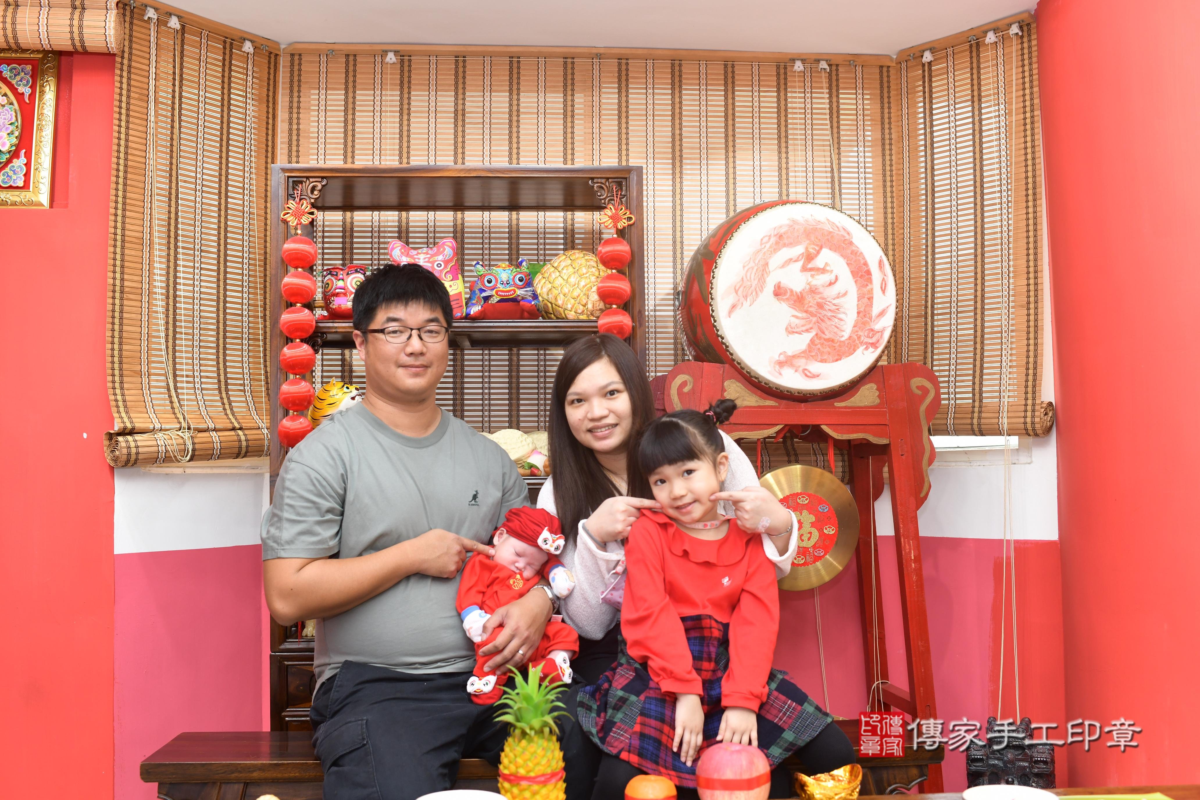 傳家手工印章高雄店、抓周、度脺、中國風會場、傳家嬰兒古禮、吉祥話、抓周道具物品24種、拍照。抓周證書。寶寶抓周、滿周歲、生日快樂、祝福