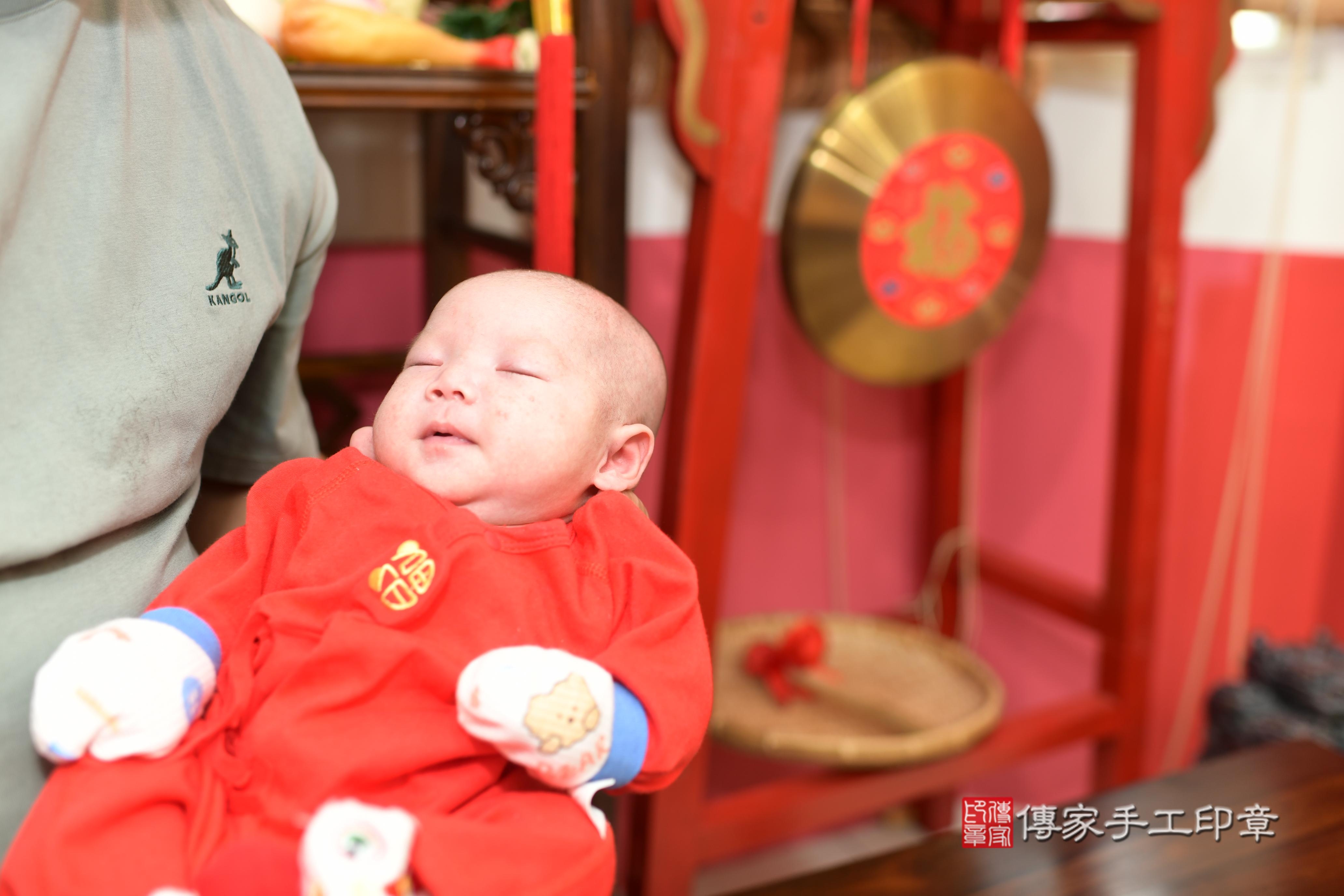 傳家手工印章高雄店、抓周、度脺、中國風會場、傳家嬰兒古禮、吉祥話、抓周道具物品24種、拍照。抓周證書。寶寶抓周、滿周歲、生日快樂、祝福
