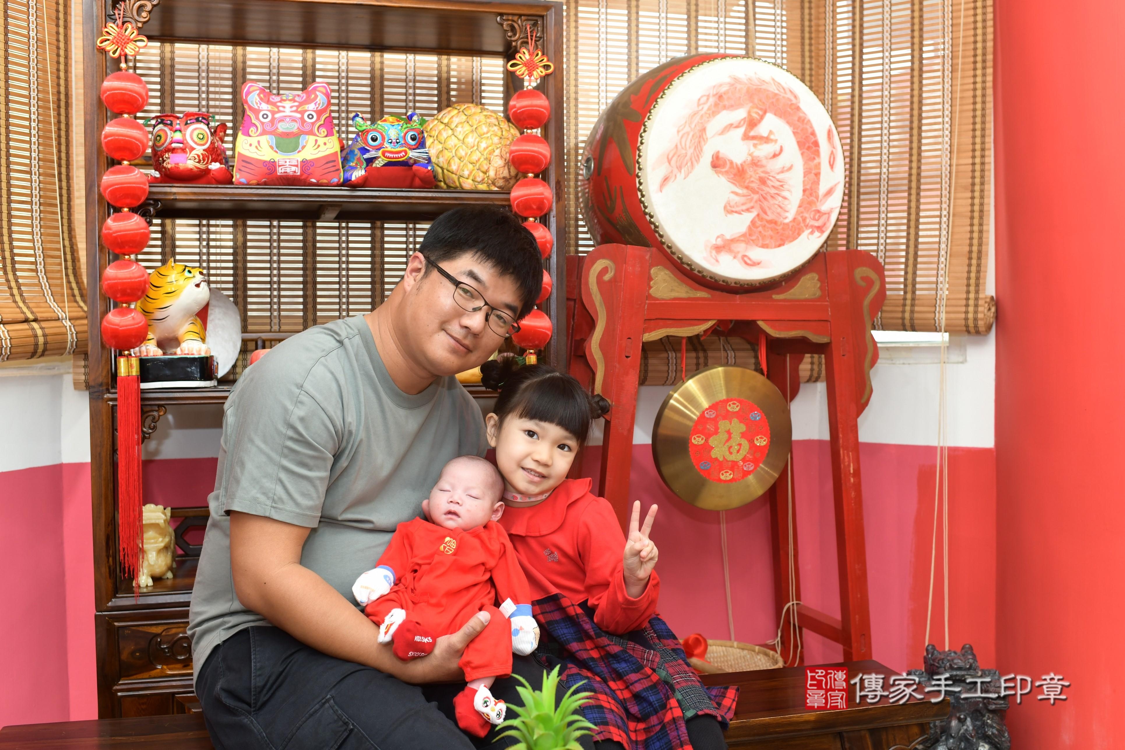 傳家手工印章高雄店、抓周、度脺、中國風會場、傳家嬰兒古禮、吉祥話、抓周道具物品24種、拍照。抓周證書。寶寶抓周、滿周歲、生日快樂、祝福