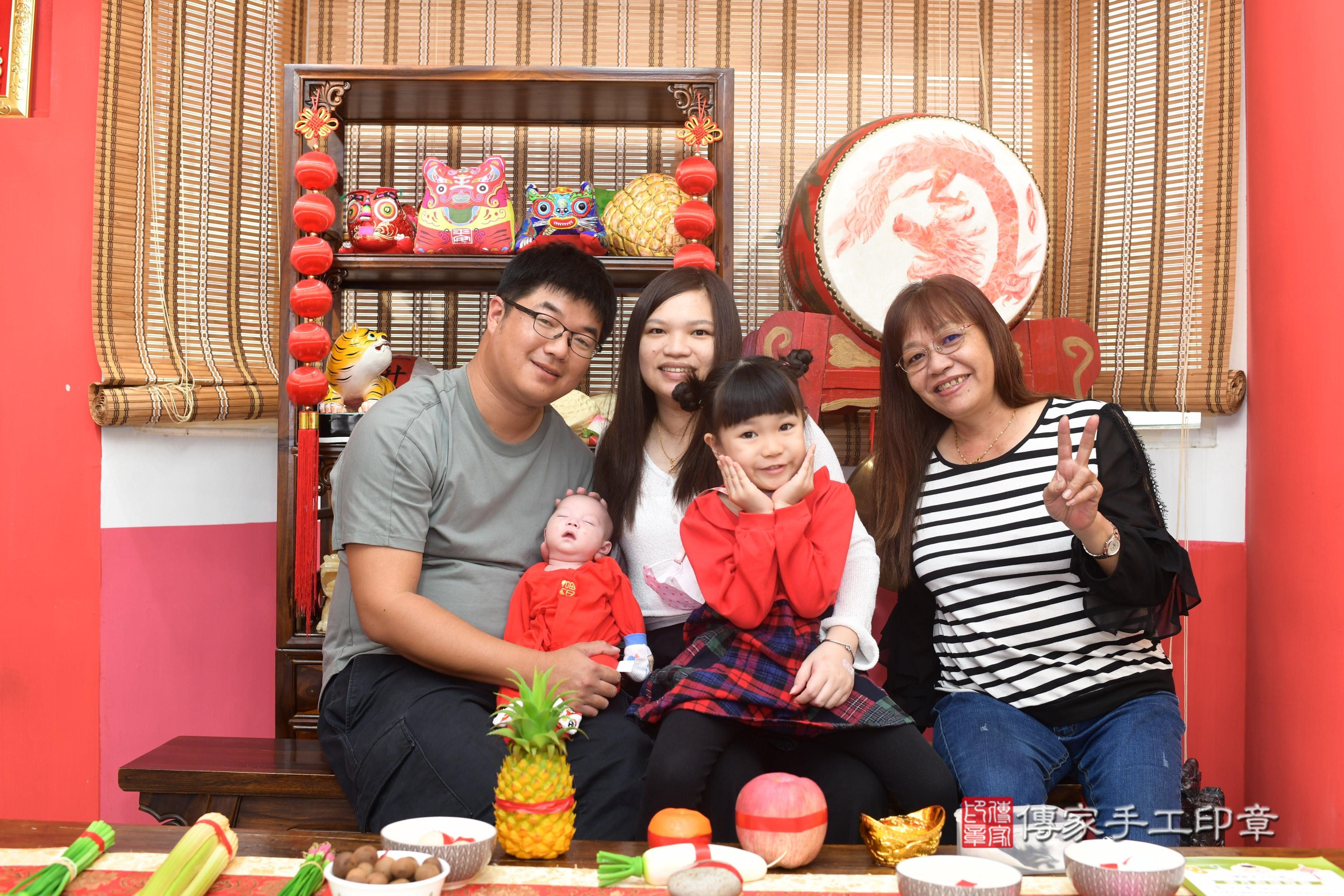 傳家手工印章高雄店、抓周、度脺、中國風會場、傳家嬰兒古禮、吉祥話、抓周道具物品24種、拍照。抓周證書。寶寶抓周、滿周歲、生日快樂、祝福