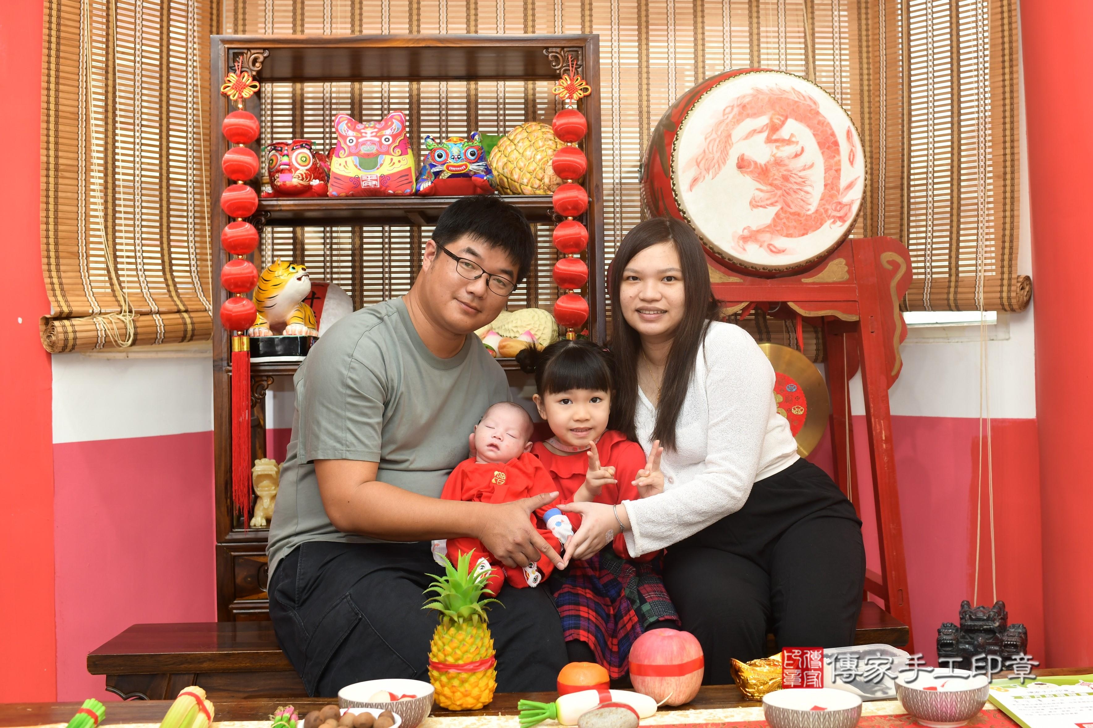 傳家手工印章高雄店、抓周、度脺、中國風會場、傳家嬰兒古禮、吉祥話、抓周道具物品24種、拍照。抓周證書。寶寶抓周、滿周歲、生日快樂、祝福