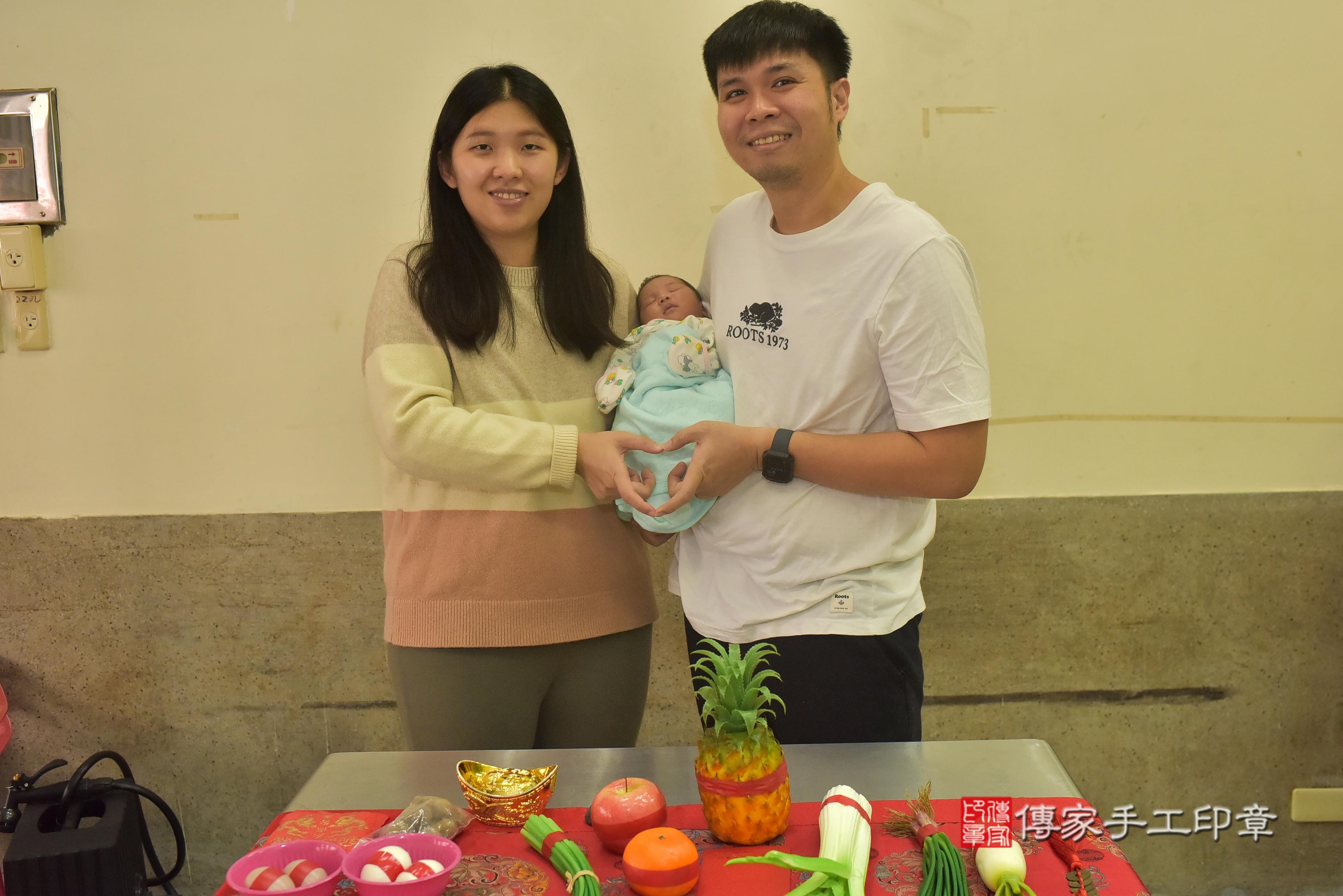 傳家手工印章高雄店、抓周、度脺、中國風會場、傳家嬰兒古禮、吉祥話、抓周道具物品24種、拍照。抓周證書。寶寶抓周、滿周歲、生日快樂、祝福