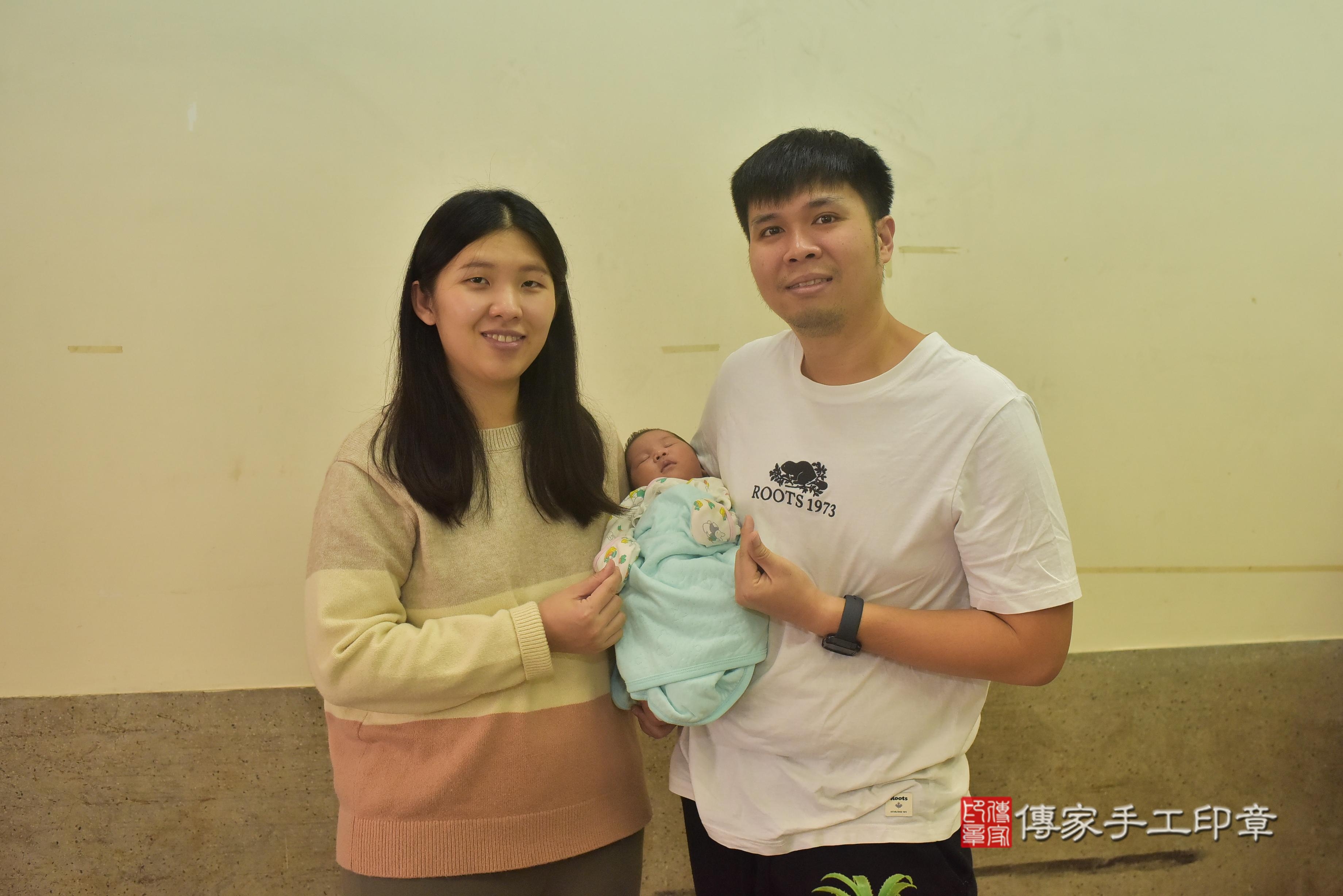 傳家手工印章高雄店、抓周、度脺、中國風會場、傳家嬰兒古禮、吉祥話、抓周道具物品24種、拍照。抓周證書。寶寶抓周、滿周歲、生日快樂、祝福