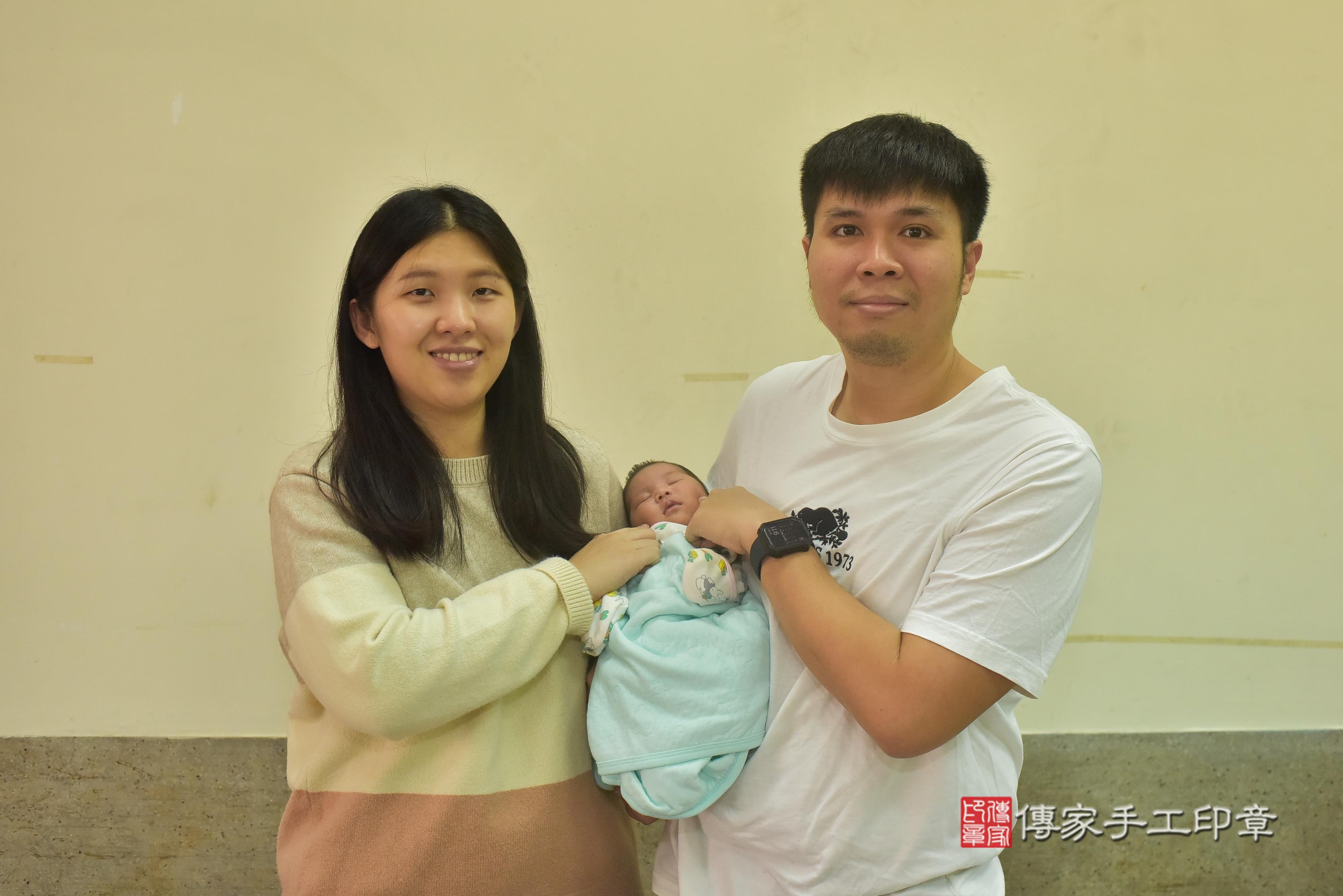 傳家手工印章高雄店、抓周、度脺、中國風會場、傳家嬰兒古禮、吉祥話、抓周道具物品24種、拍照。抓周證書。寶寶抓周、滿周歲、生日快樂、祝福