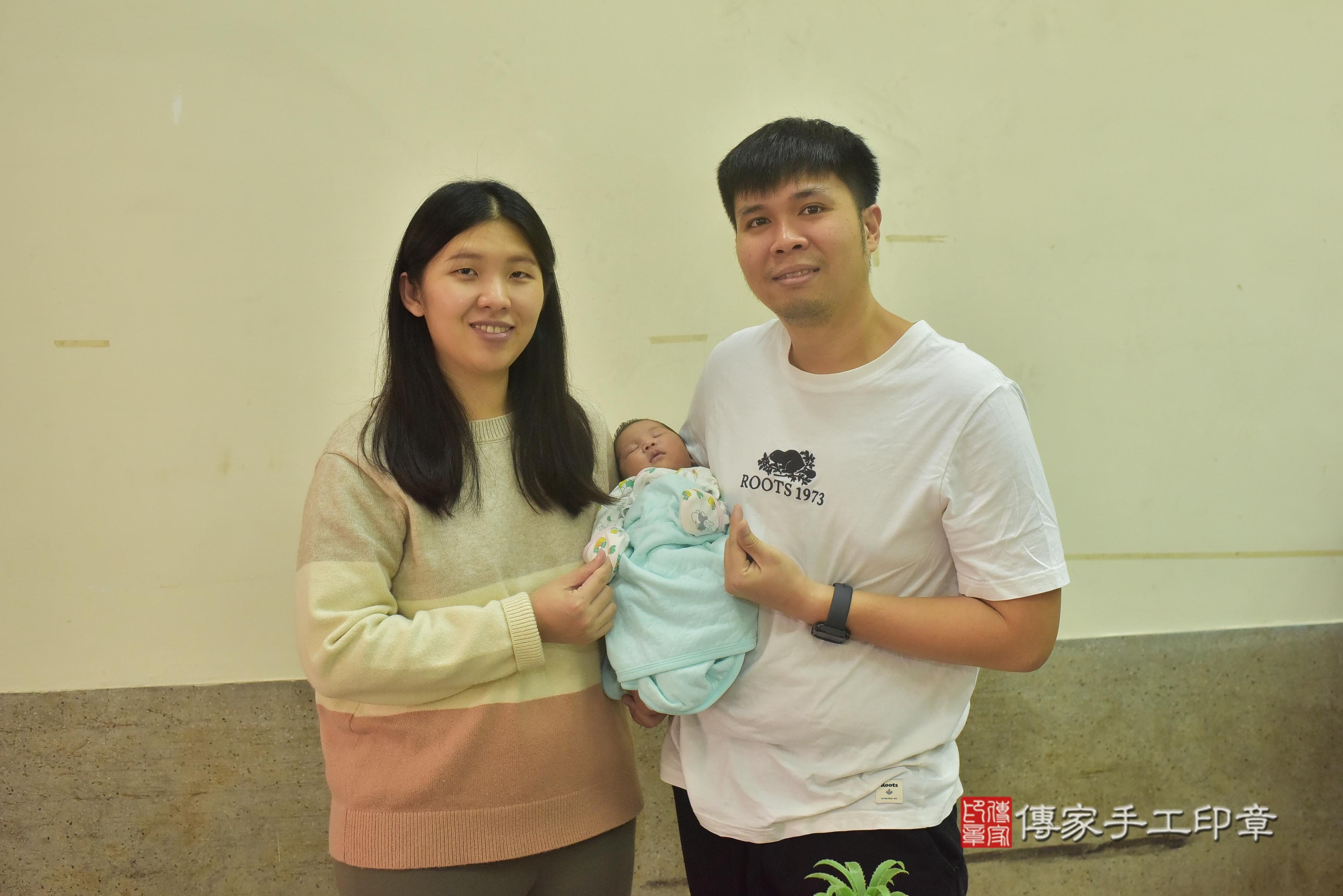 傳家手工印章高雄店、抓周、度脺、中國風會場、傳家嬰兒古禮、吉祥話、抓周道具物品24種、拍照。抓周證書。寶寶抓周、滿周歲、生日快樂、祝福