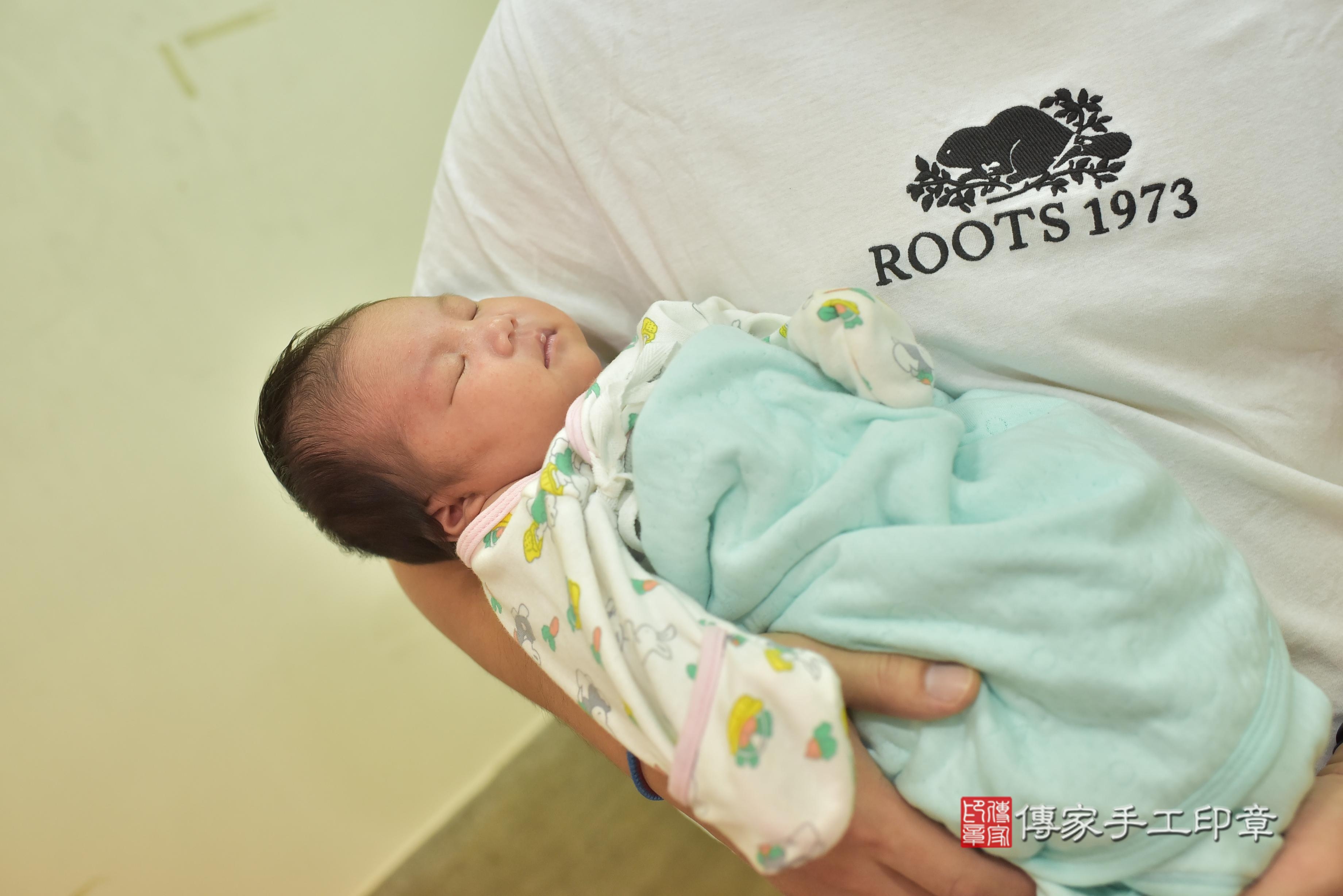 傳家手工印章高雄店、抓周、度脺、中國風會場、傳家嬰兒古禮、吉祥話、抓周道具物品24種、拍照。抓周證書。寶寶抓周、滿周歲、生日快樂、祝福