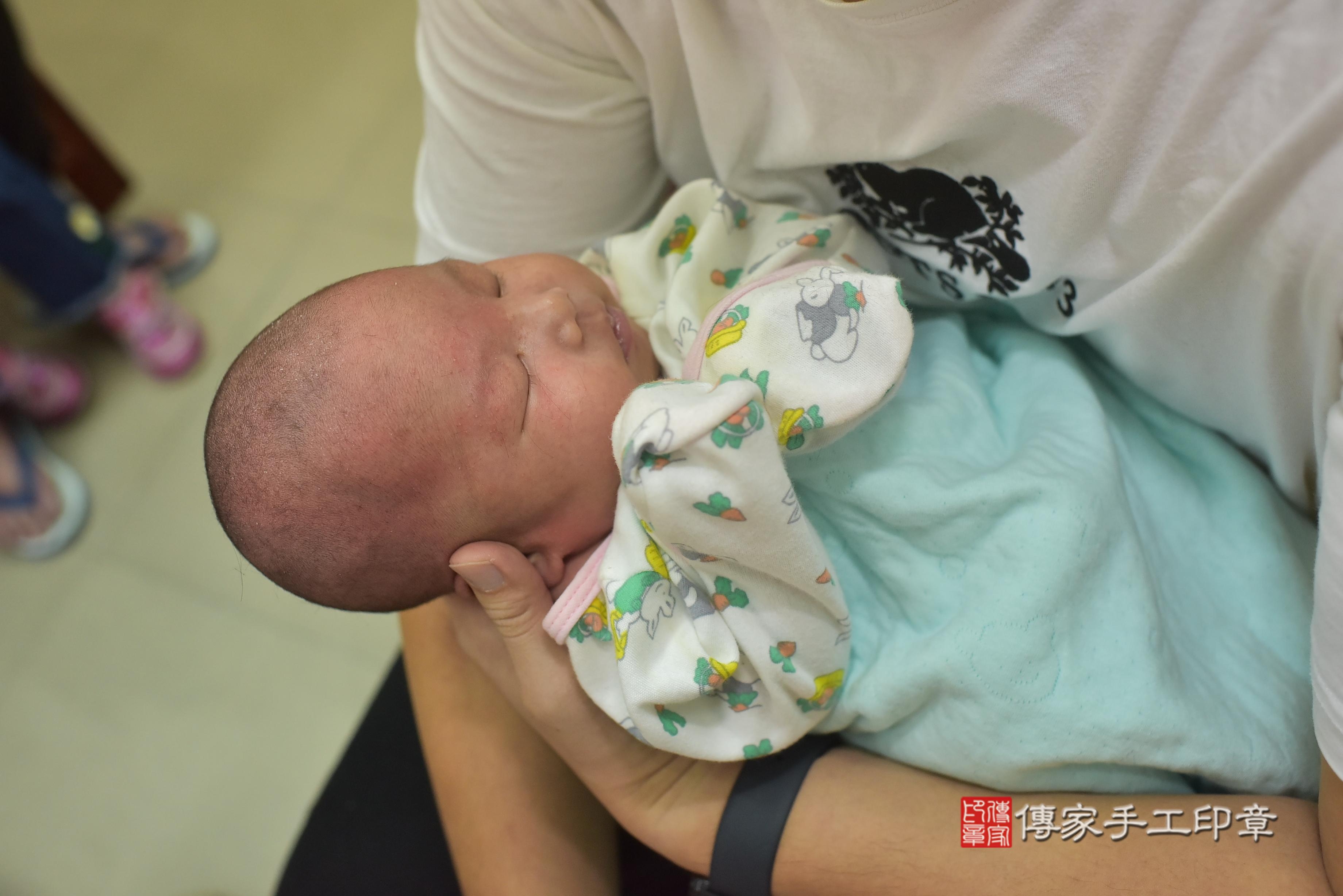 傳家手工印章高雄店、抓周、度脺、中國風會場、傳家嬰兒古禮、吉祥話、抓周道具物品24種、拍照。抓周證書。寶寶抓周、滿周歲、生日快樂、祝福