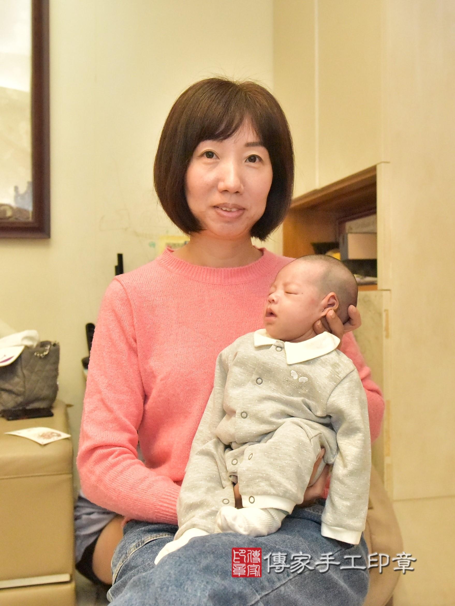 傳家手工印章高雄店、抓周、度脺、中國風會場、傳家嬰兒古禮、吉祥話、抓周道具物品24種、拍照。抓周證書。寶寶抓周、滿周歲、生日快樂、祝福