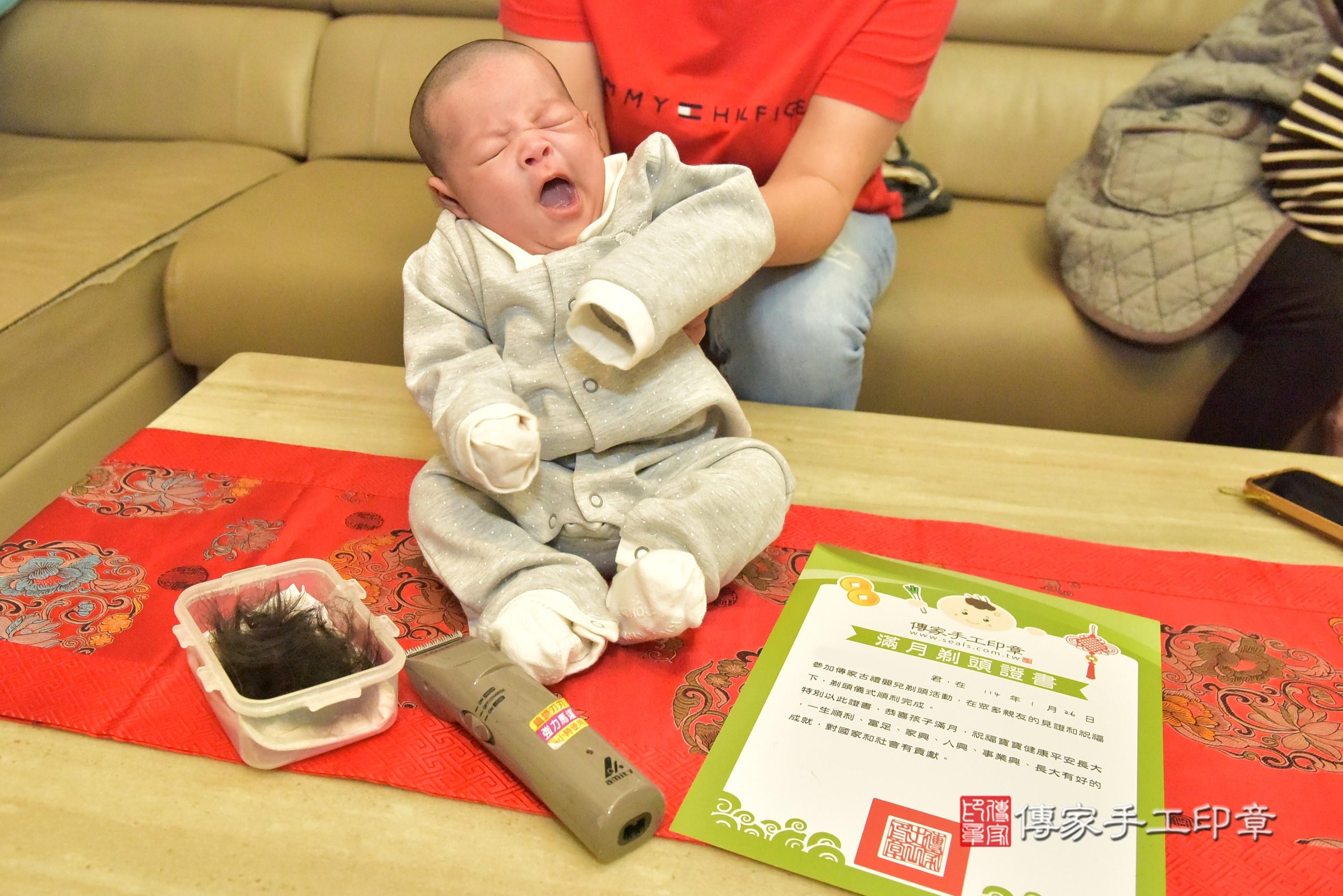 傳家手工印章高雄店、抓周、度脺、中國風會場、傳家嬰兒古禮、吉祥話、抓周道具物品24種、拍照。抓周證書。寶寶抓周、滿周歲、生日快樂、祝福
