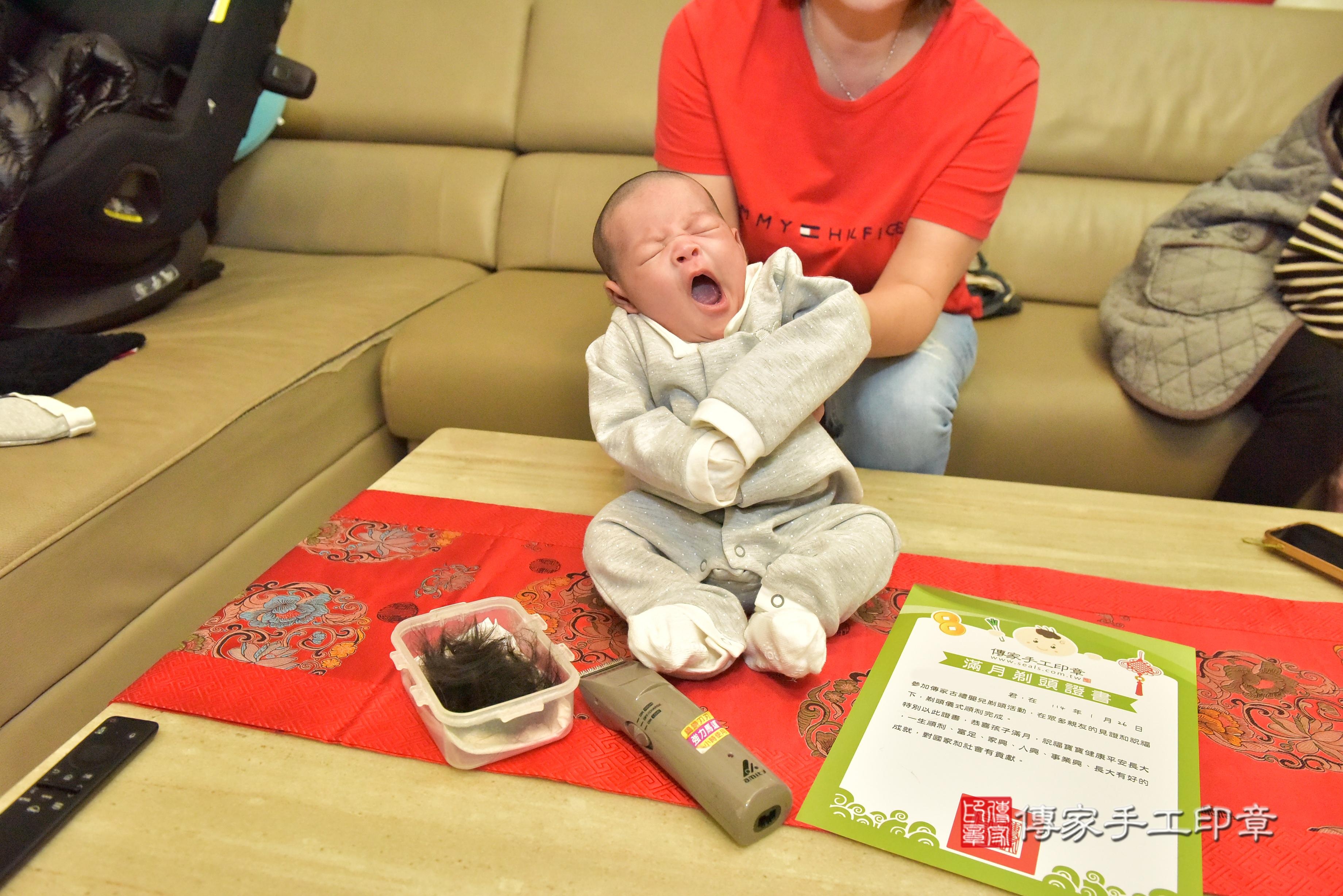傳家手工印章高雄店、抓周、度脺、中國風會場、傳家嬰兒古禮、吉祥話、抓周道具物品24種、拍照。抓周證書。寶寶抓周、滿周歲、生日快樂、祝福