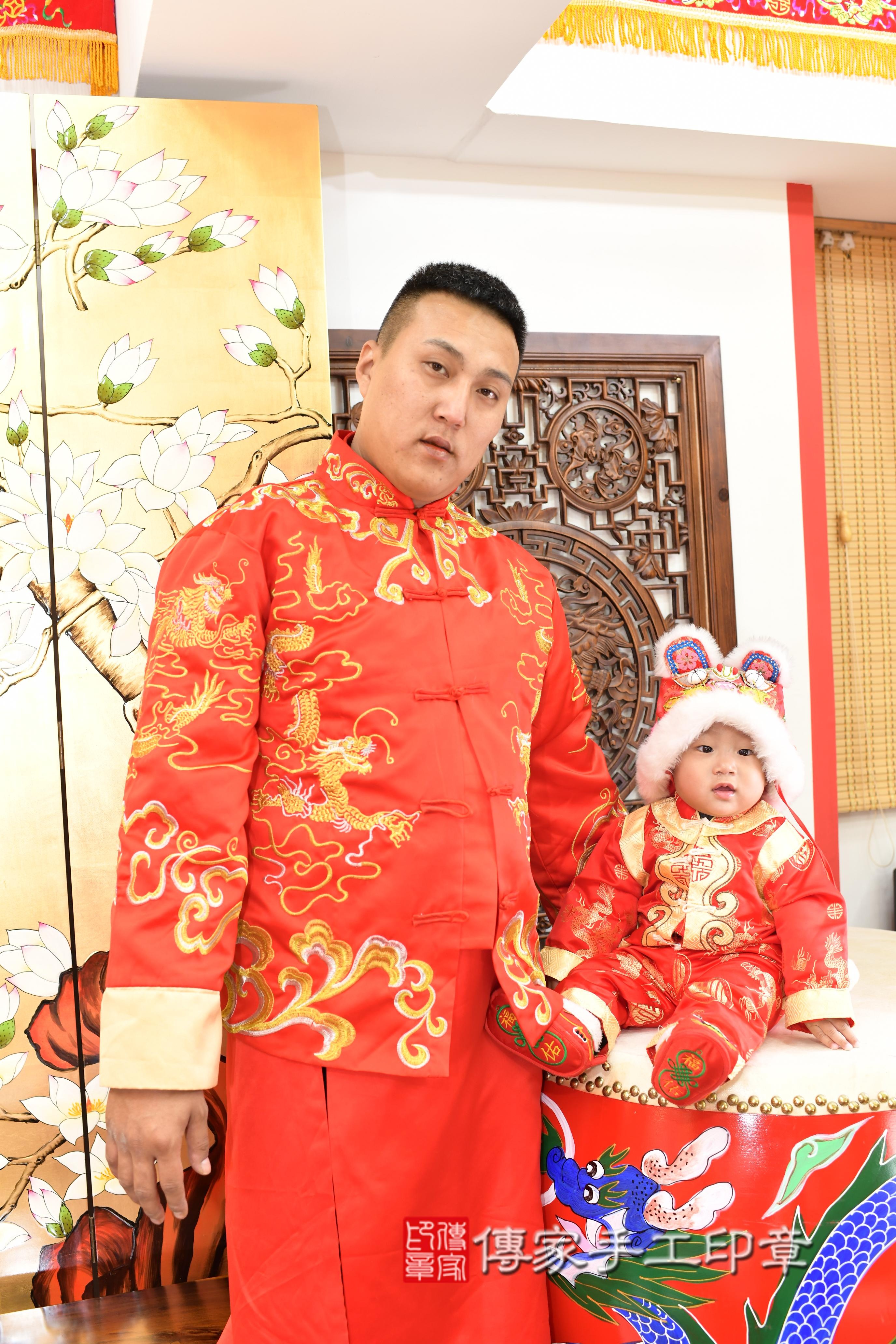 傳家手工印章台南店、抓周、度脺、中國風會場、傳家嬰兒古禮、吉祥話、抓周道具物品24種、拍照。抓周證書。寶寶抓周、滿周歲、生日快樂、祝福