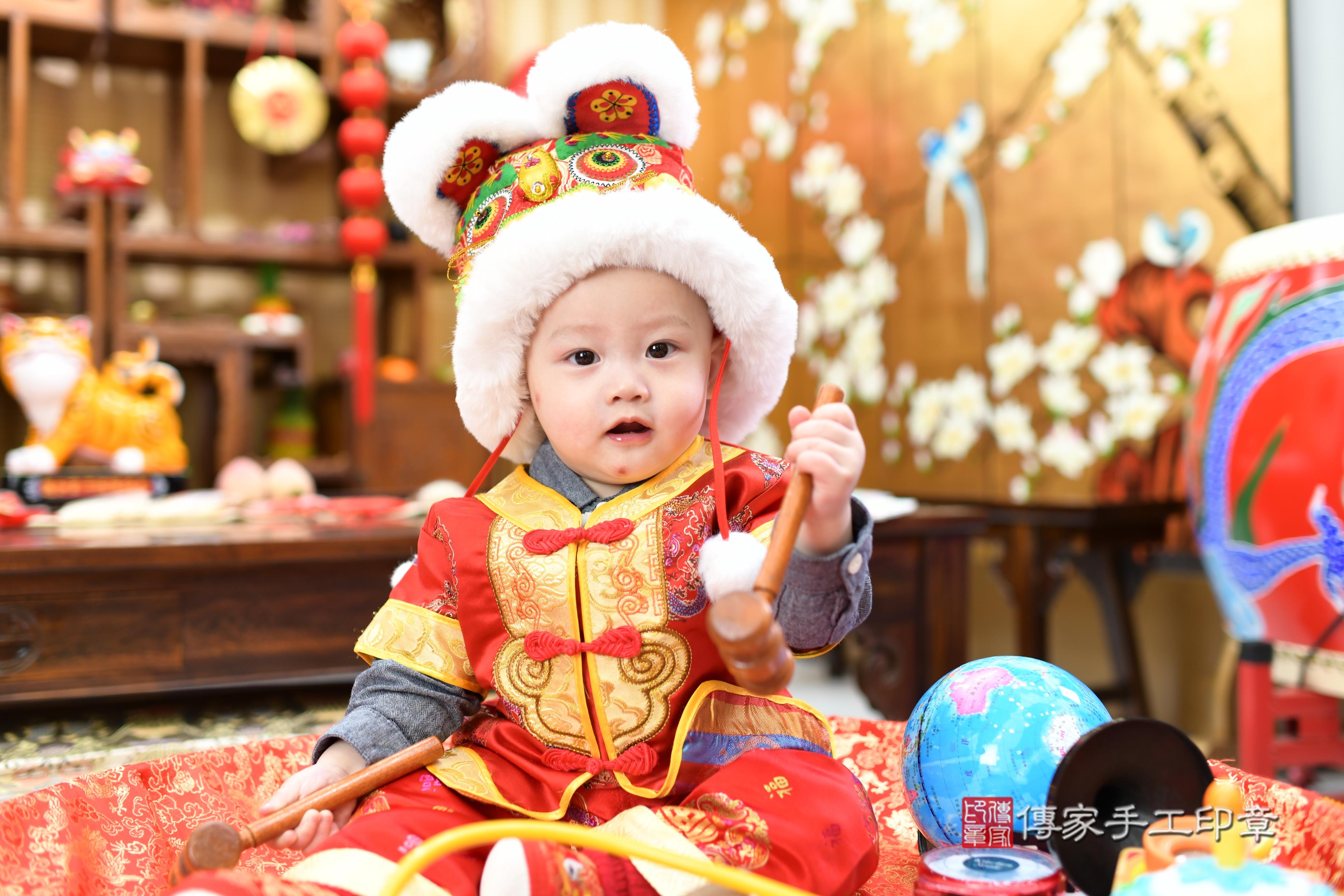 從古時傳承至今的「抓周」儀式,是寶寶滿周 .....照:3