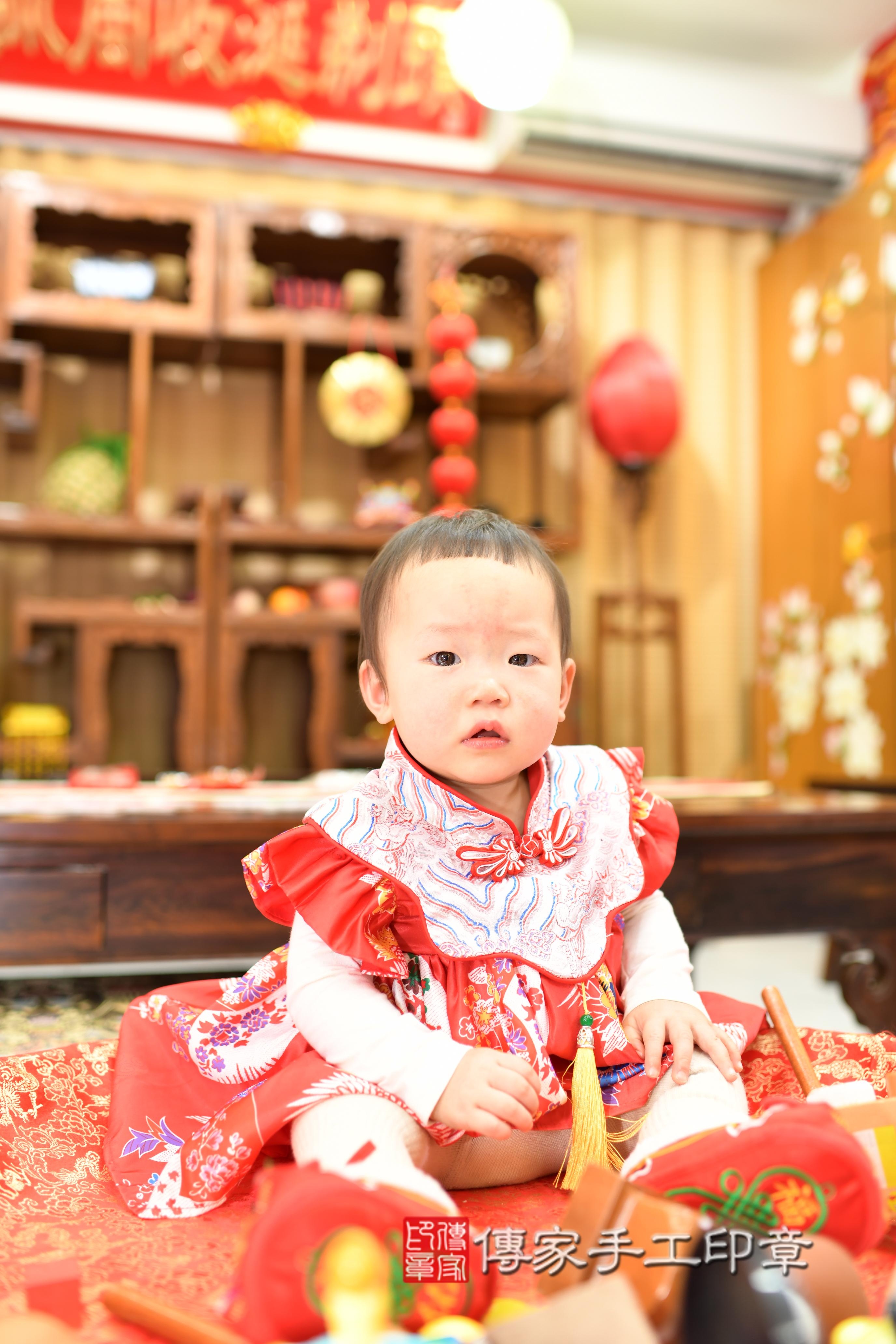 傳家手工印章台南店、抓周、度脺、中國風會場、傳家嬰兒古禮、吉祥話、抓周道具物品24種、拍照。抓周證書。寶寶抓周、滿周歲、生日快樂、祝福