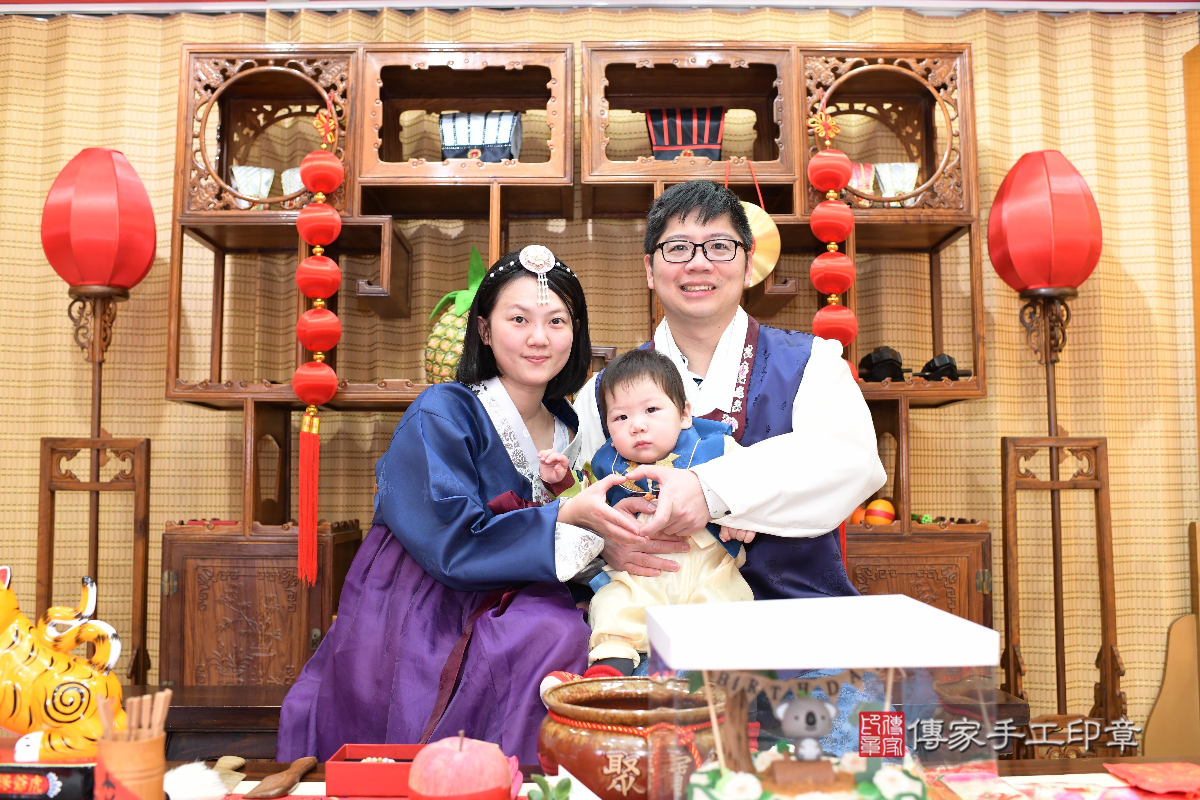 傳家手工印章台南店、抓周、度脺、中國風會場、傳家嬰兒古禮、吉祥話、抓周道具物品24種、拍照。抓周證書。寶寶抓周、滿周歲、生日快樂、祝福