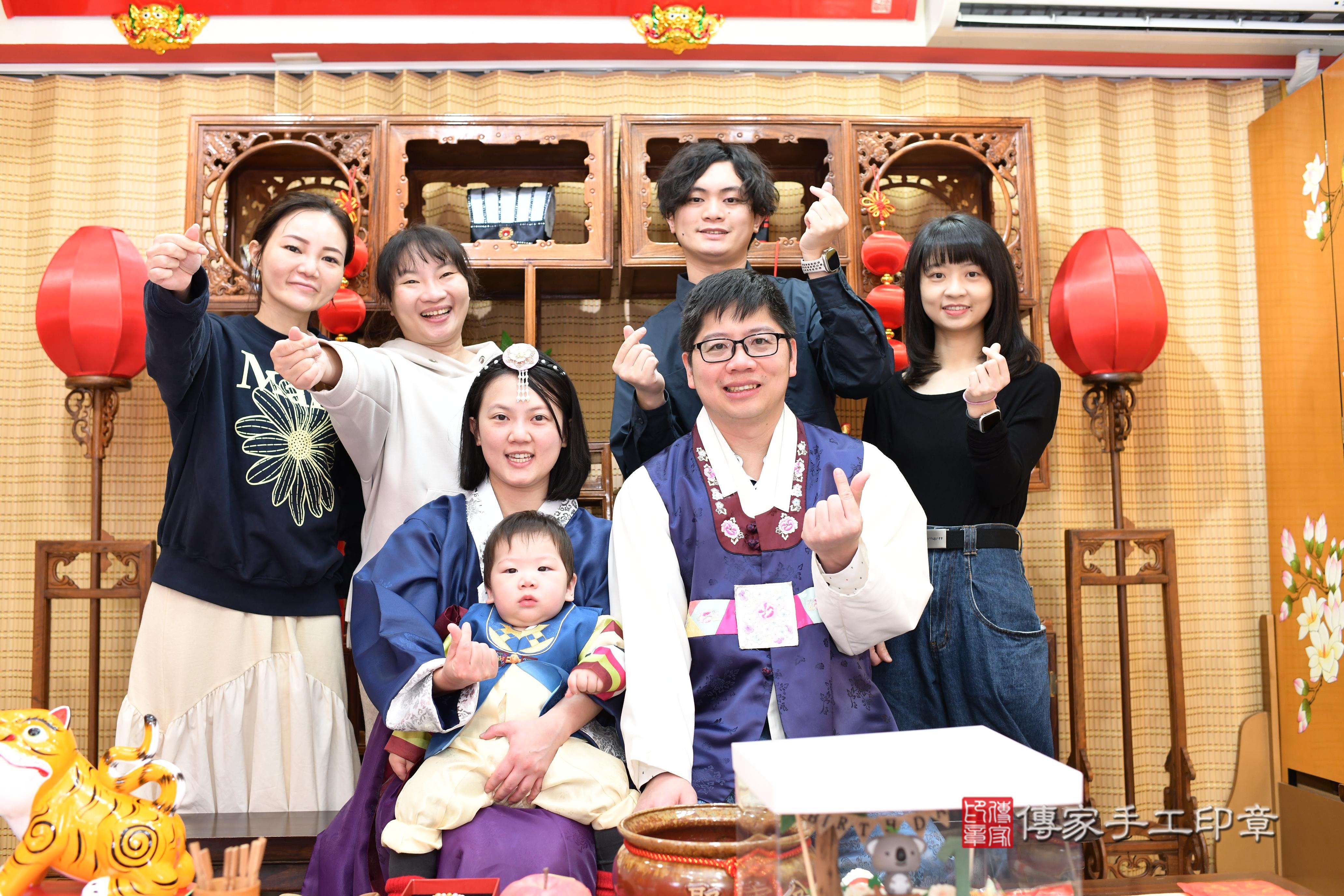 傳家手工印章台南店、抓周、度脺、中國風會場、傳家嬰兒古禮、吉祥話、抓周道具物品24種、拍照。抓周證書。寶寶抓周、滿周歲、生日快樂、祝福