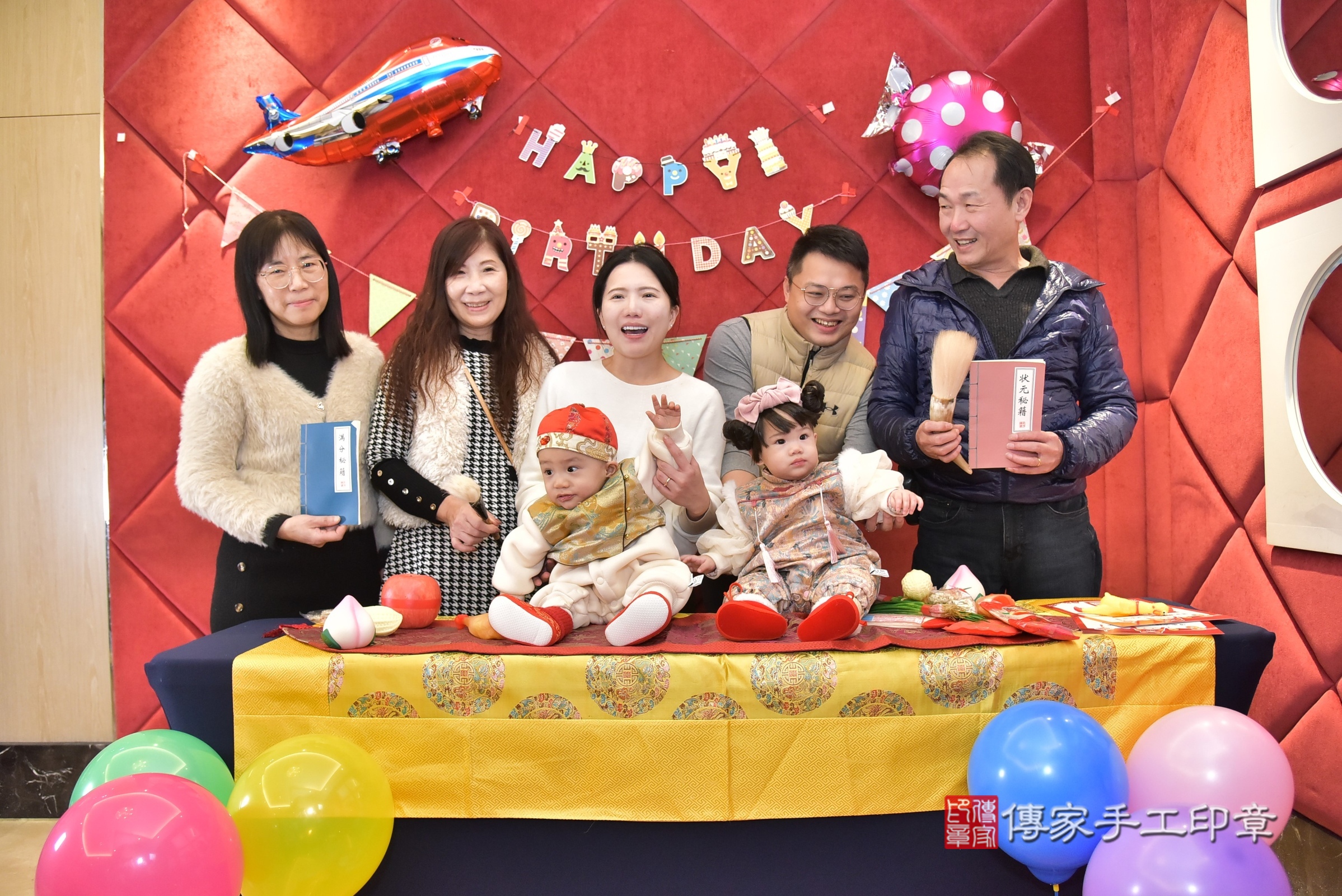 新北市永和區濠濠寶寶和恬恬寶寶抓周推薦：傳家新北店到府抓周，嬰兒古禮抓周流程儀式吉祥話、抓周道具物品24種、拍照。抓周證書。2025.1.12，照片16