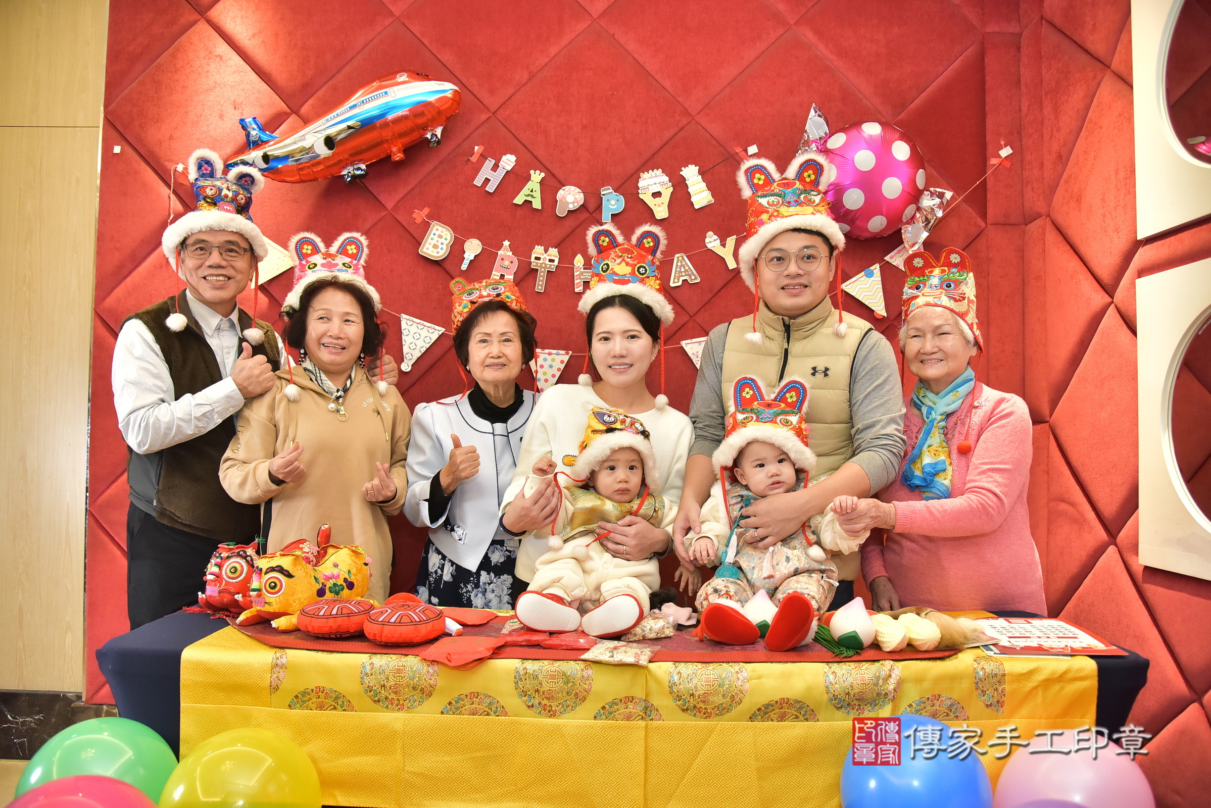 新北市永和區濠濠寶寶和恬恬寶寶抓周推薦：傳家新北店到府抓周，嬰兒古禮抓周流程儀式吉祥話、抓周道具物品24種、拍照。抓周證書。2025.1.12，照片18