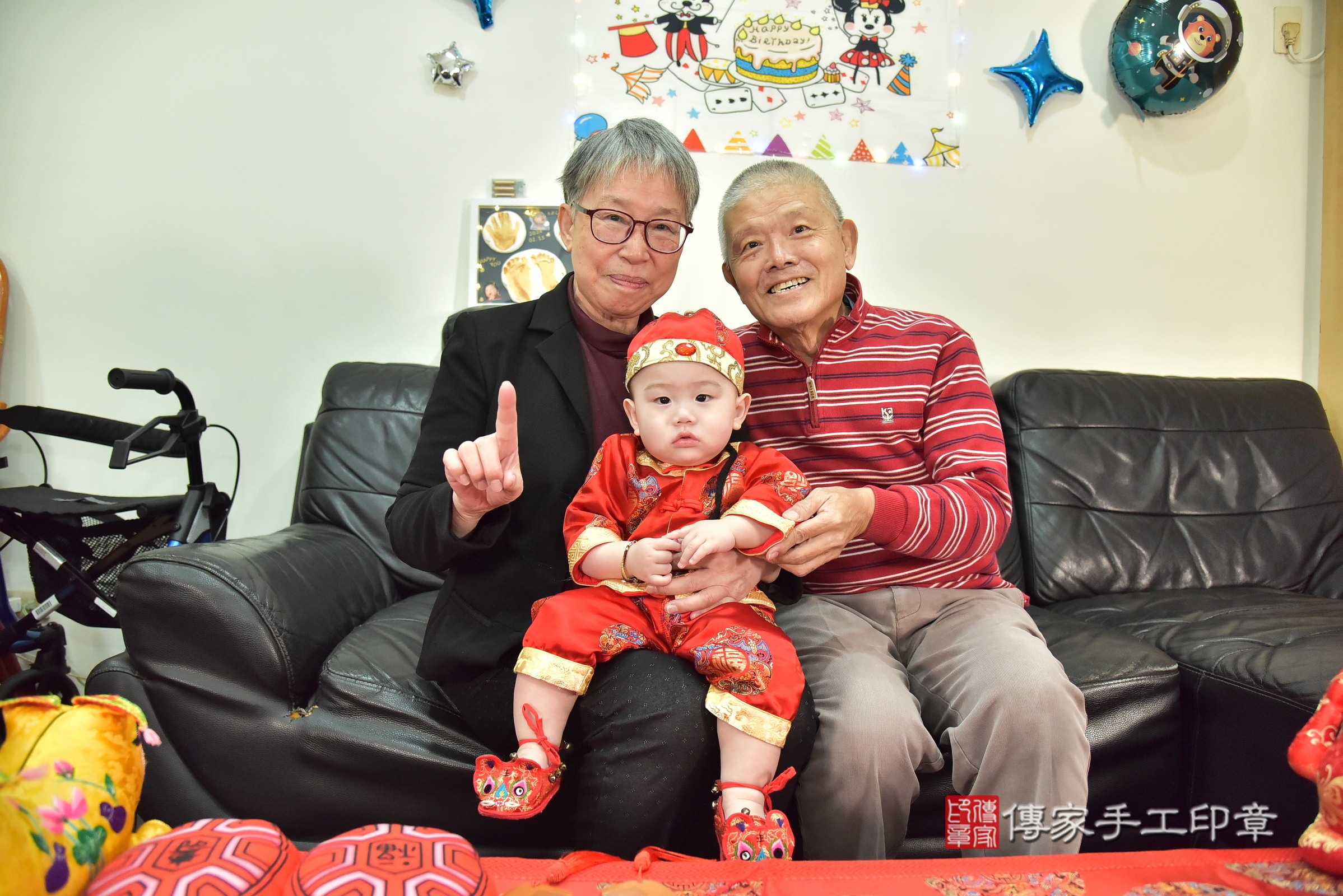 桃園市小莃寶寶抓周推薦：傳家新北店到府抓周，嬰兒古禮抓周流程儀式吉祥話、抓周道具物品24種、拍照。抓周證書。2025.1.12，照片4