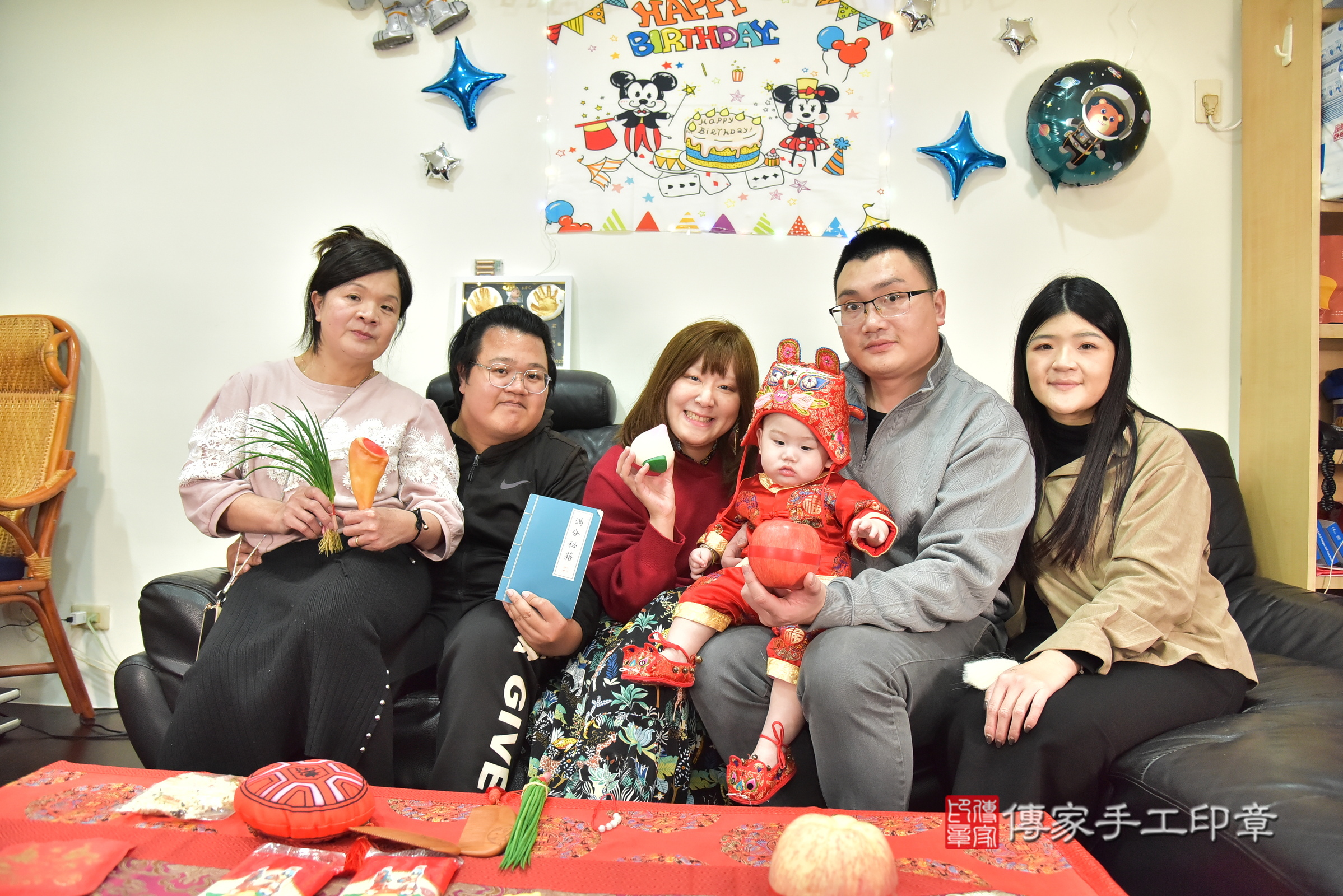 桃園市小莃寶寶抓周推薦：傳家新北店到府抓周，嬰兒古禮抓周流程儀式吉祥話、抓周道具物品24種、拍照。抓周證書。2025.1.12，照片13