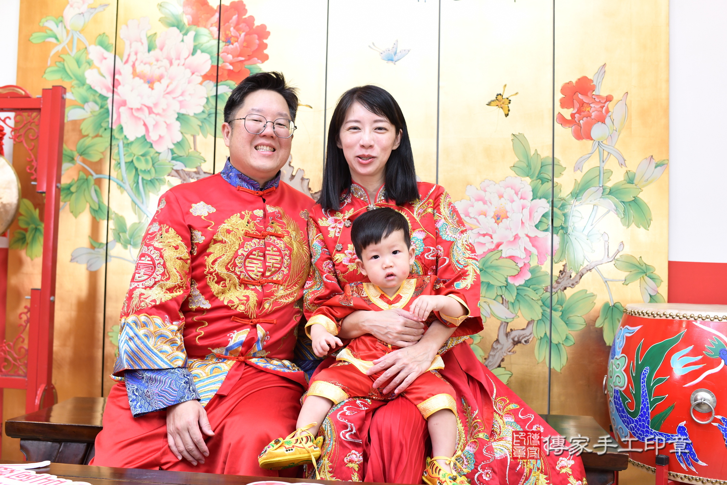 新北市永和區硯硯寶寶抓周推薦：傳家新北店抓周度脺中國風會場，嬰兒古禮抓周流程儀式吉祥話、抓周道具物品24種、拍照。抓周證書。2025.1.11，照片3