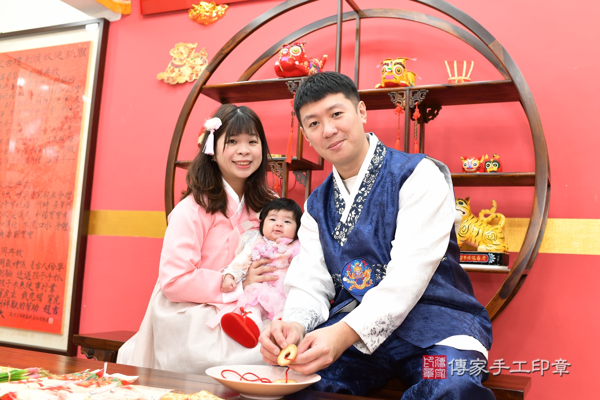 新北市永和區霈霈寶寶收涎推薦：傳家新北店收涎中國風會場，嬰兒古禮收涎收口水流程儀式、收涎吉祥話、收涎餅乾、收涎拍照。收涎證書。2025.1.18，照片11