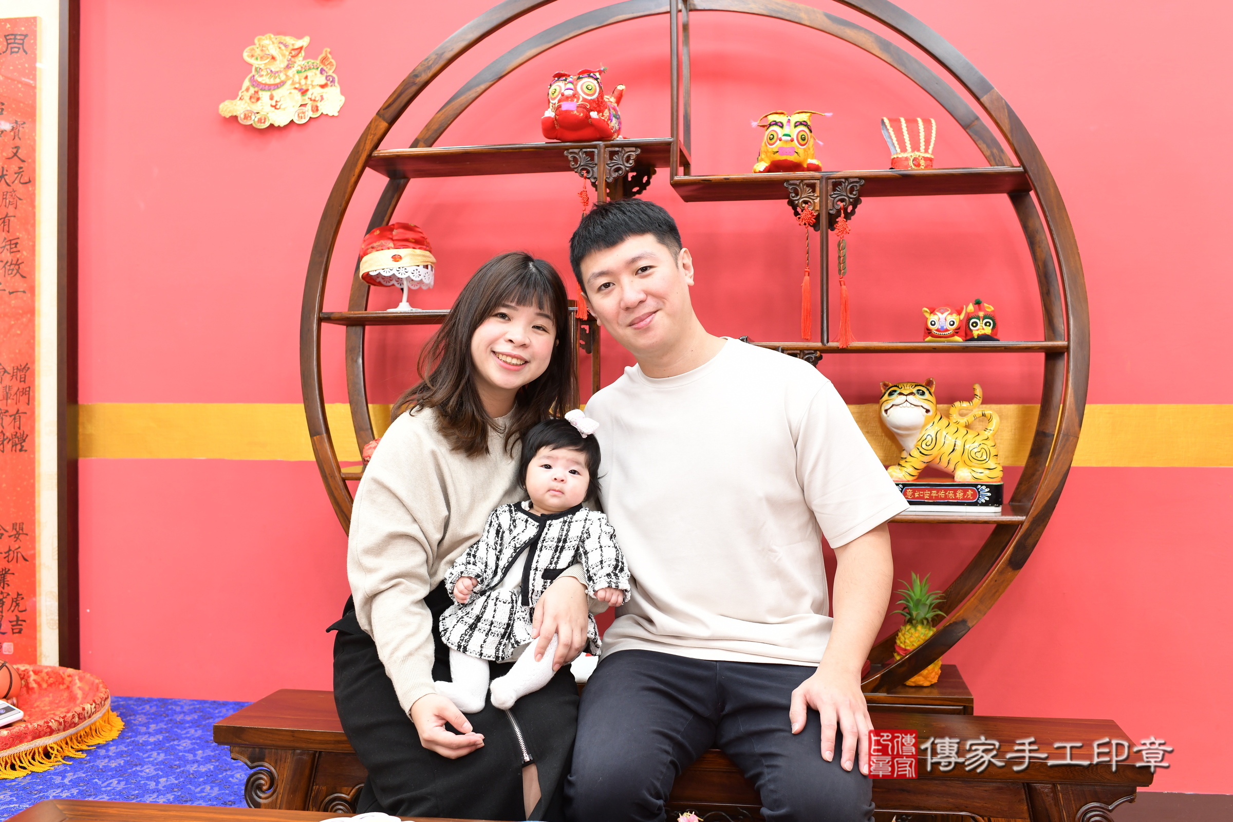 新北市永和區霈霈寶寶收涎推薦：傳家新北店收涎中國風會場，嬰兒古禮收涎收口水流程儀式、收涎吉祥話、收涎餅乾、收涎拍照。收涎證書。2025.1.18，照片18