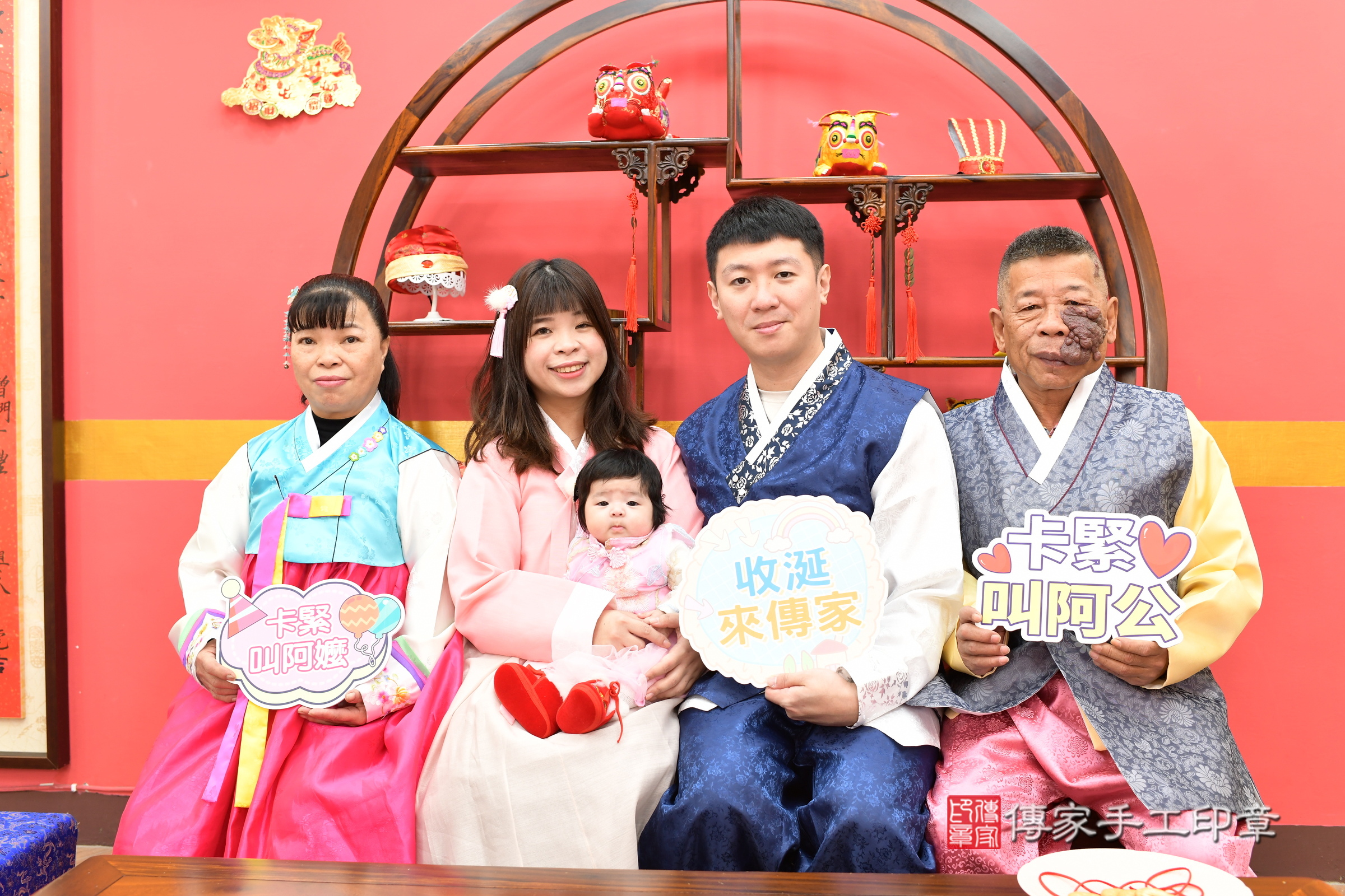 新北市永和區霈霈寶寶收涎推薦：傳家新北店收涎中國風會場，嬰兒古禮收涎收口水流程儀式、收涎吉祥話、收涎餅乾、收涎拍照。收涎證書。2025.1.18，照片9