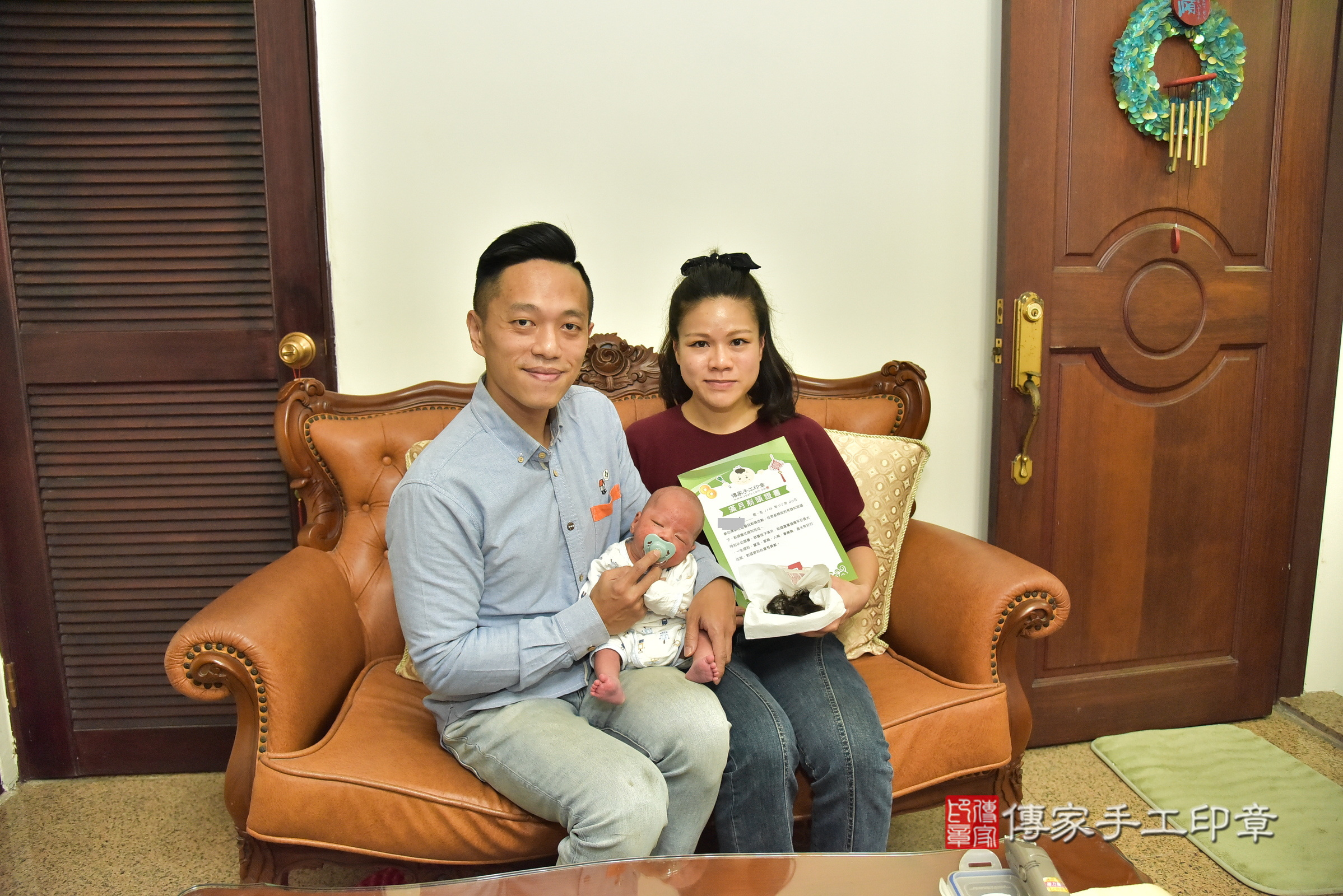 泰泰寶寶(新北市汐止區到府嬰兒泰泰寶寶滿月剃頭理髮、到府嬰兒剃胎毛儀式吉祥話)。到府剃頭剃胎毛主持、專業拍照、證書。★購買「臍帶章、肚臍章、胎毛筆刷印章」贈送：剃頭、收涎、抓周，三選一。2025.1.20，照片22