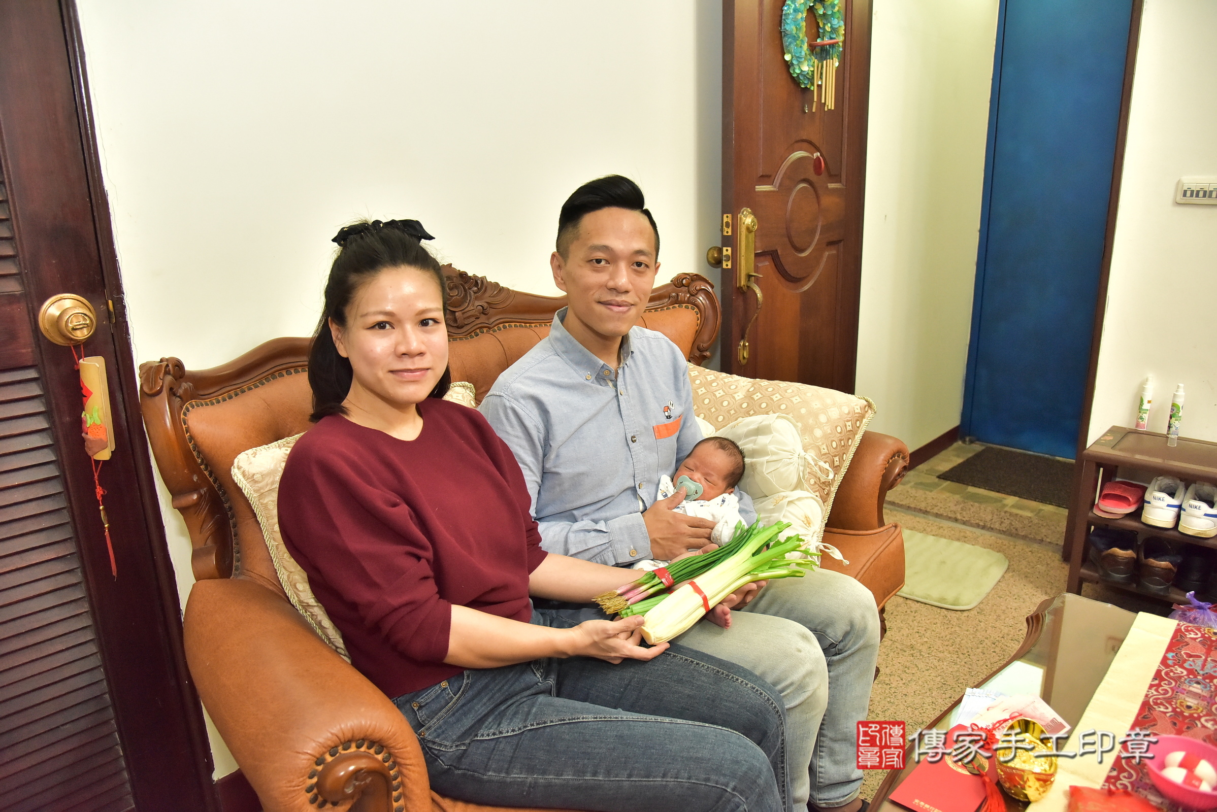 泰泰寶寶(新北市汐止區到府嬰兒泰泰寶寶滿月剃頭理髮、到府嬰兒剃胎毛儀式吉祥話)。到府剃頭剃胎毛主持、專業拍照、證書。★購買「臍帶章、肚臍章、胎毛筆刷印章」贈送：剃頭、收涎、抓周，三選一。2025.1.20，照片14