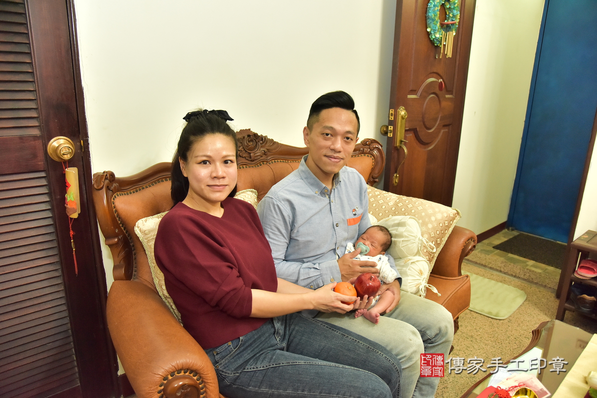 泰泰寶寶(新北市汐止區到府嬰兒泰泰寶寶滿月剃頭理髮、到府嬰兒剃胎毛儀式吉祥話)。到府剃頭剃胎毛主持、專業拍照、證書。★購買「臍帶章、肚臍章、胎毛筆刷印章」贈送：剃頭、收涎、抓周，三選一。2025.1.20，照片11