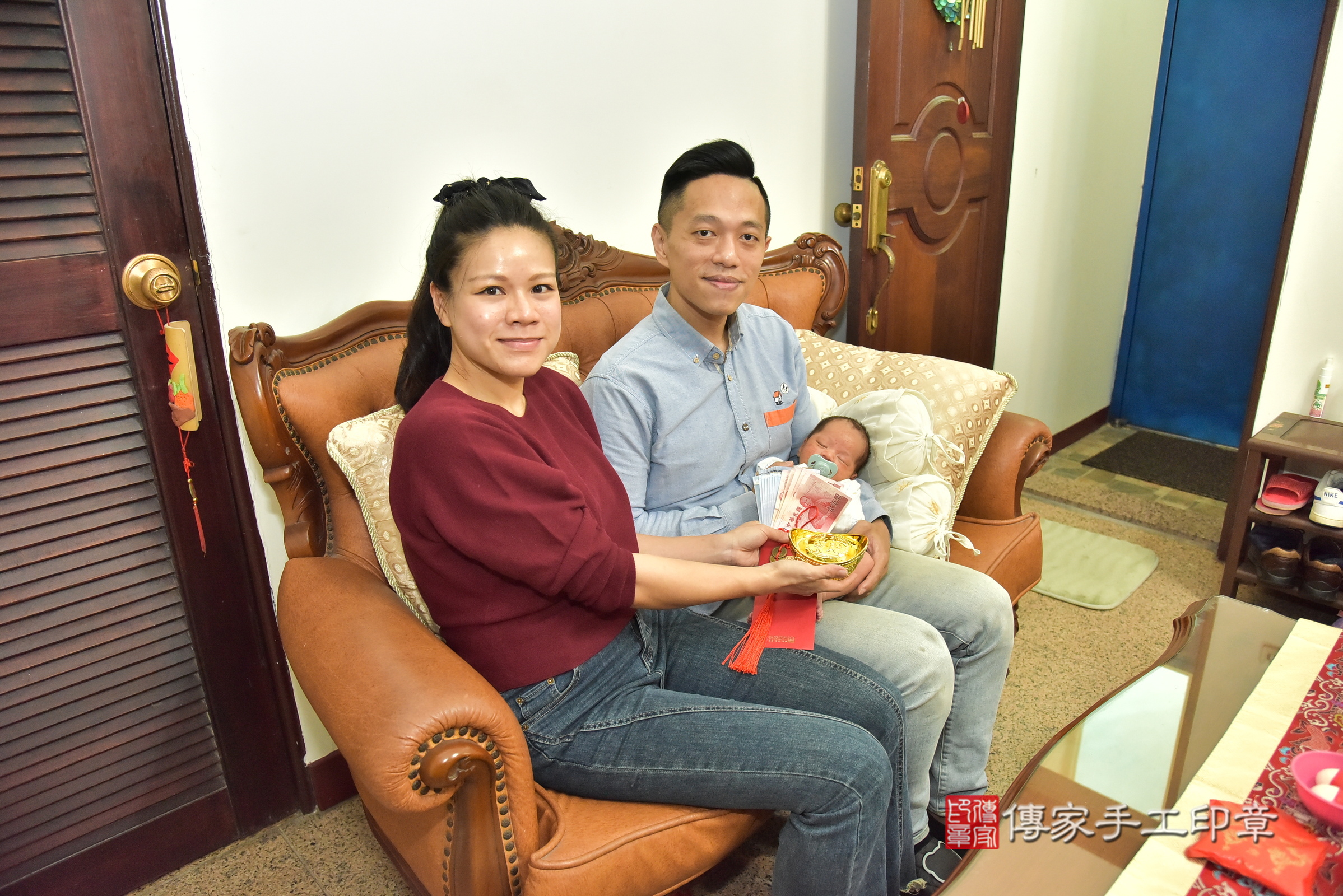 泰泰寶寶(新北市汐止區到府嬰兒泰泰寶寶滿月剃頭理髮、到府嬰兒剃胎毛儀式吉祥話)。到府剃頭剃胎毛主持、專業拍照、證書。★購買「臍帶章、肚臍章、胎毛筆刷印章」贈送：剃頭、收涎、抓周，三選一。2025.1.20，照片18