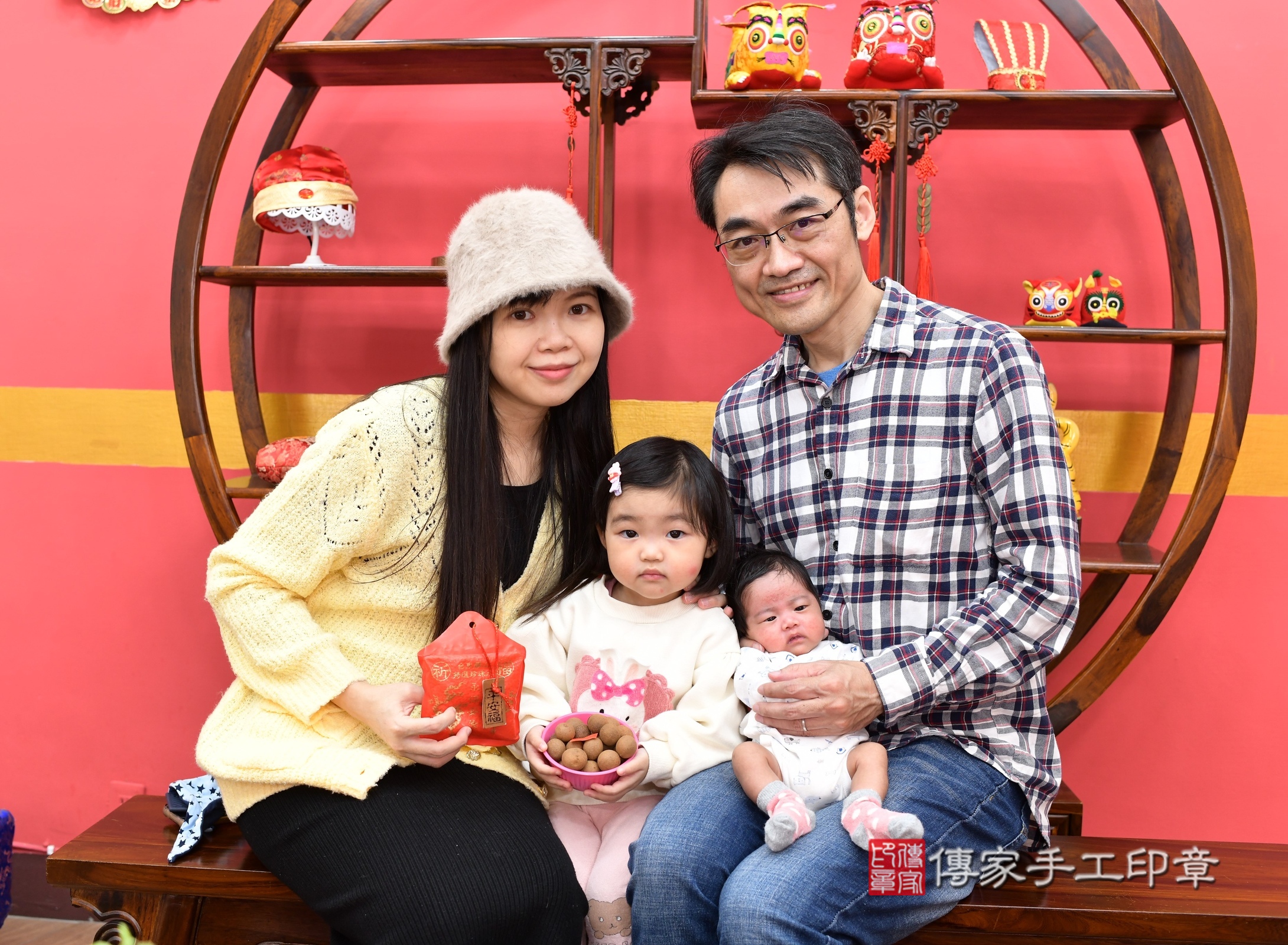 西米露寶寶(新北市永和區嬰兒寶寶滿月剃頭理髮、嬰兒剃胎毛儀式吉祥話)。中國風會場，爸媽寶貝穿「日中韓」古裝禮服。專業拍照、證書。★購買「臍帶章、肚臍章、胎毛筆刷印章」贈送：剃頭、收涎、抓周，三選一。2025.1.22，照片7
