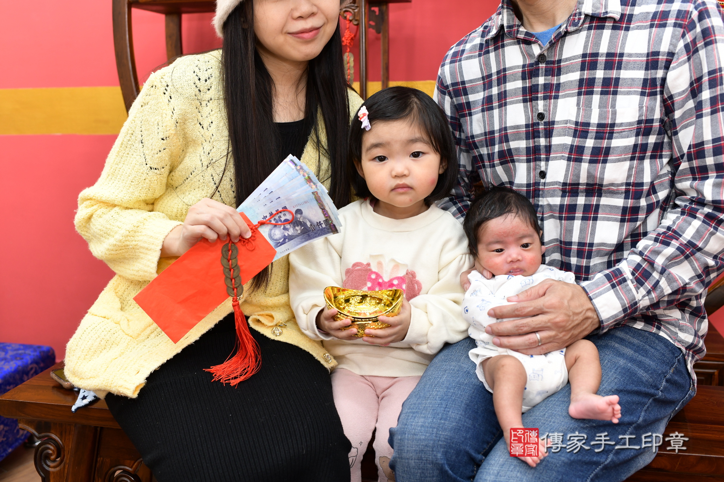 西米露寶寶(新北市永和區嬰兒寶寶滿月剃頭理髮、嬰兒剃胎毛儀式吉祥話)。中國風會場，爸媽寶貝穿「日中韓」古裝禮服。專業拍照、證書。★購買「臍帶章、肚臍章、胎毛筆刷印章」贈送：剃頭、收涎、抓周，三選一。2025.1.22，照片16