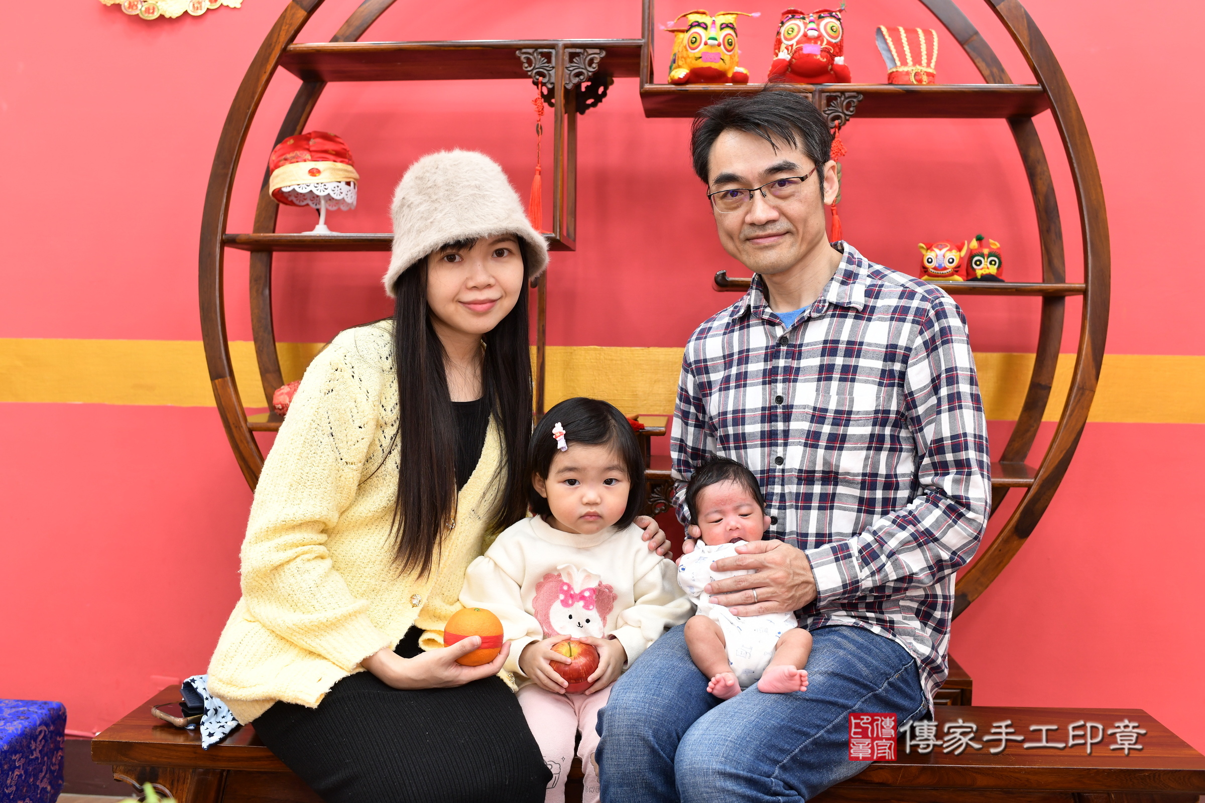 西米露寶寶(新北市永和區嬰兒寶寶滿月剃頭理髮、嬰兒剃胎毛儀式吉祥話)。中國風會場，爸媽寶貝穿「日中韓」古裝禮服。專業拍照、證書。★購買「臍帶章、肚臍章、胎毛筆刷印章」贈送：剃頭、收涎、抓周，三選一。2025.1.22，照片12