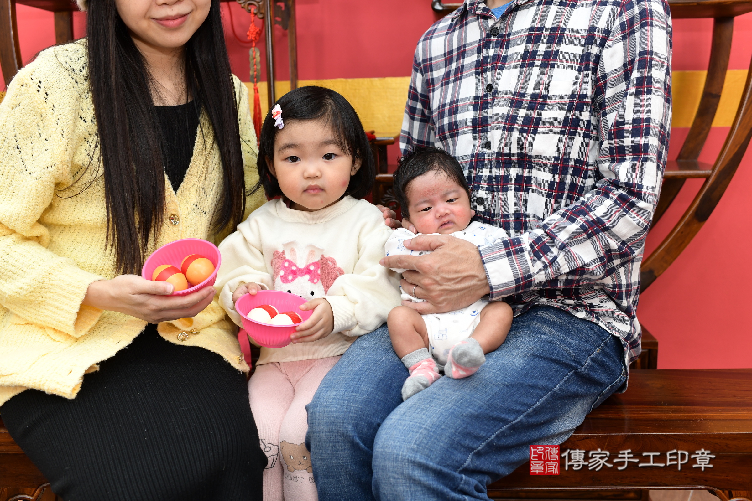 西米露寶寶(新北市永和區嬰兒寶寶滿月剃頭理髮、嬰兒剃胎毛儀式吉祥話)。中國風會場，爸媽寶貝穿「日中韓」古裝禮服。專業拍照、證書。★購買「臍帶章、肚臍章、胎毛筆刷印章」贈送：剃頭、收涎、抓周，三選一。2025.1.22，照片5