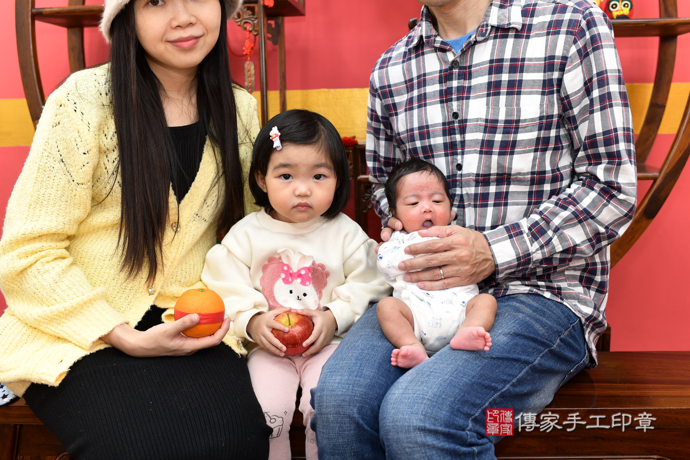 西米露寶寶(新北市永和區嬰兒寶寶滿月剃頭理髮、嬰兒剃胎毛儀式吉祥話)。中國風會場，爸媽寶貝穿「日中韓」古裝禮服。專業拍照、證書。★購買「臍帶章、肚臍章、胎毛筆刷印章」贈送：剃頭、收涎、抓周，三選一。2025.1.22，照片11