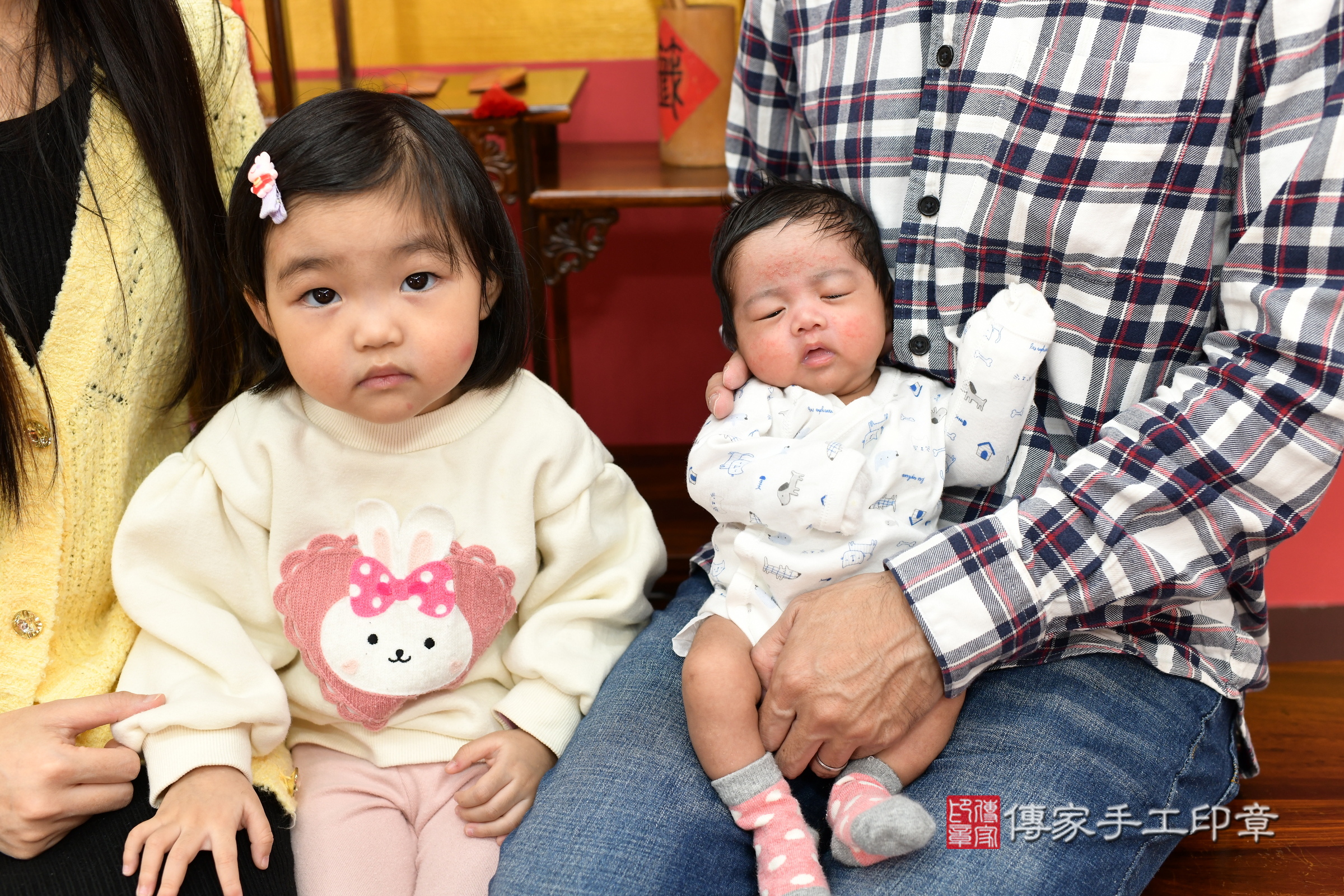 西米露寶寶(新北市永和區嬰兒寶寶滿月剃頭理髮、嬰兒剃胎毛儀式吉祥話)。中國風會場，爸媽寶貝穿「日中韓」古裝禮服。專業拍照、證書。★購買「臍帶章、肚臍章、胎毛筆刷印章」贈送：剃頭、收涎、抓周，三選一。2025.1.22，照片2
