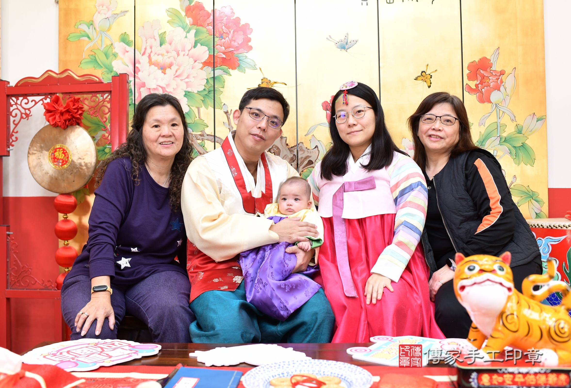 台北市大同區彤彤寶寶收涎推薦：傳家台北店收涎中國風會場，嬰兒古禮收涎收口水流程儀式、收涎吉祥話、收涎餅乾、收涎拍照。收涎證書。2025.1.26，照片15