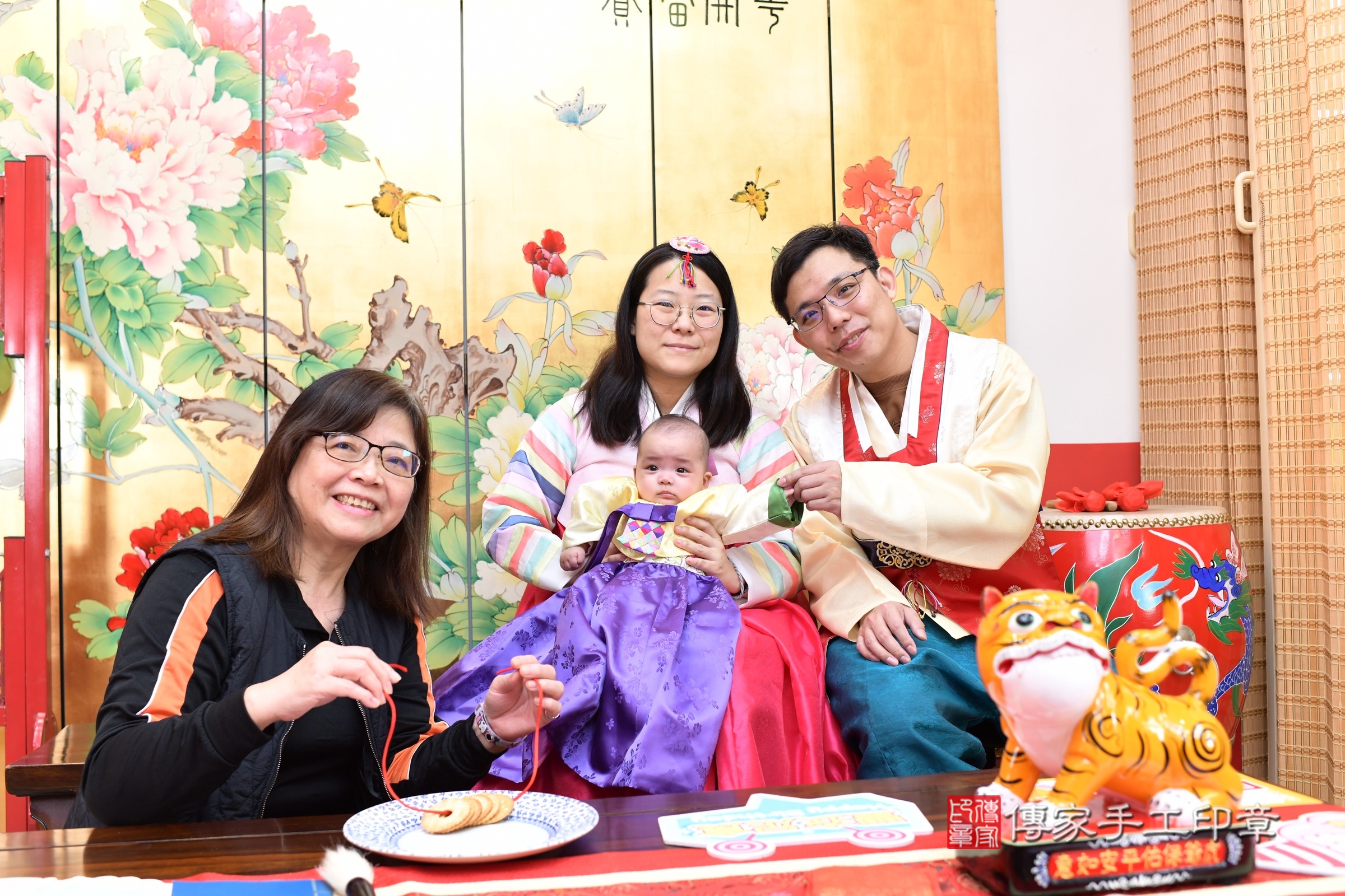 台北市大同區彤彤寶寶收涎推薦：傳家台北店收涎中國風會場，嬰兒古禮收涎收口水流程儀式、收涎吉祥話、收涎餅乾、收涎拍照。收涎證書。2025.1.26，照片12