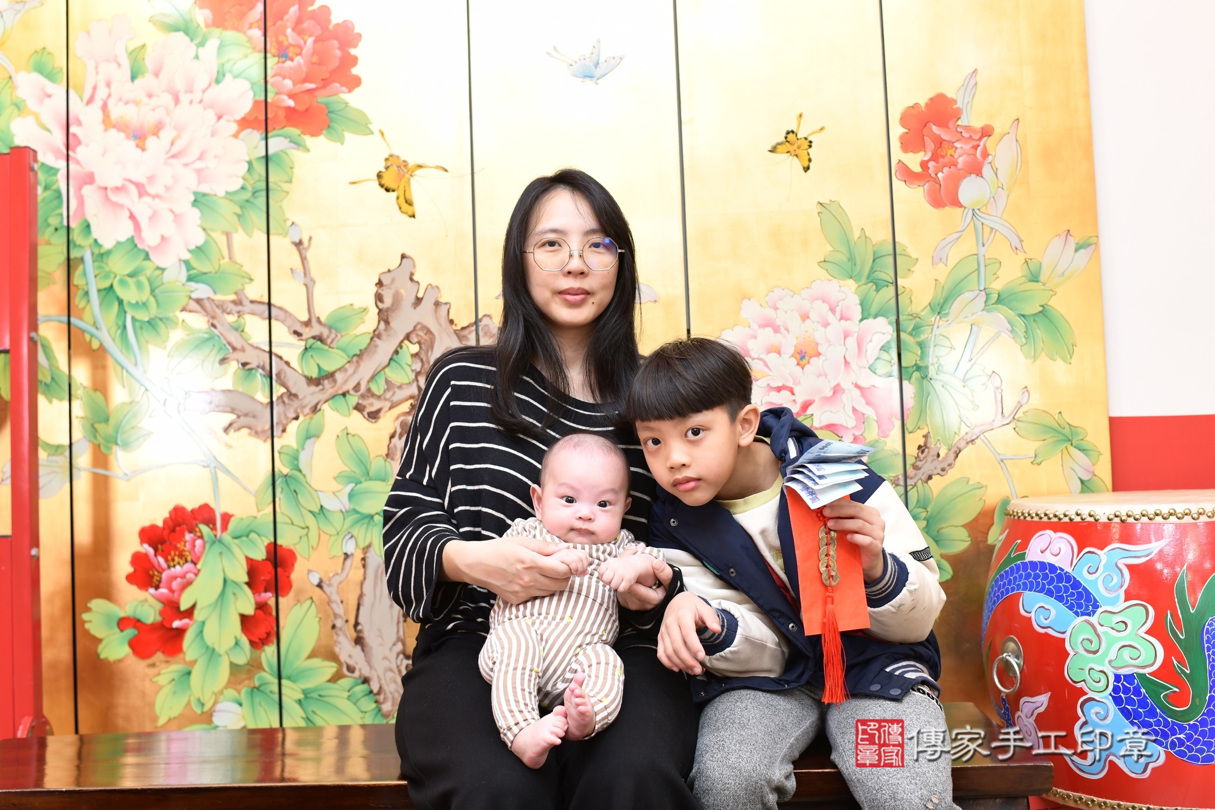 小令寶寶(台北市大同區嬰兒寶寶滿月剃頭理髮、嬰兒剃胎毛儀式吉祥話)。中國風會場，爸媽寶貝穿「日中韓」古裝禮服。專業拍照、證書。★購買「臍帶章、肚臍章、胎毛筆刷印章」贈送：剃頭、收涎、抓周，三選一。2025.1.22，照片8