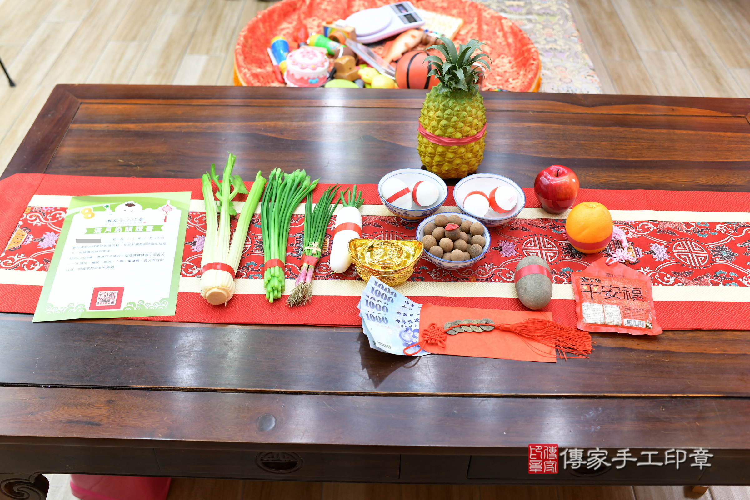 小令寶寶(台北市大同區嬰兒寶寶滿月剃頭理髮、嬰兒剃胎毛儀式吉祥話)。中國風會場，爸媽寶貝穿「日中韓」古裝禮服。專業拍照、證書。★購買「臍帶章、肚臍章、胎毛筆刷印章」贈送：剃頭、收涎、抓周，三選一。2025.1.22，照片2