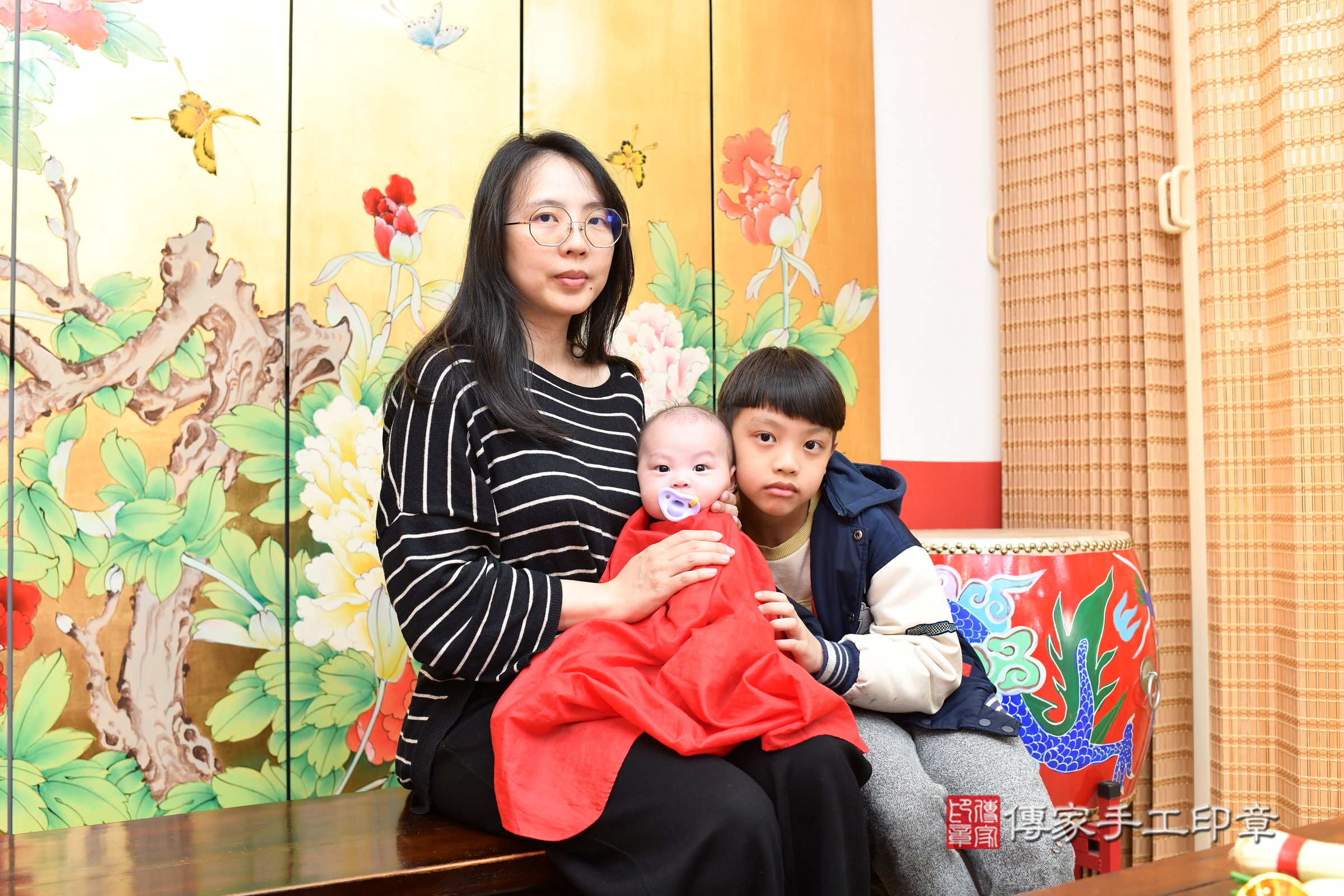 小令寶寶(台北市大同區嬰兒寶寶滿月剃頭理髮、嬰兒剃胎毛儀式吉祥話)。中國風會場，爸媽寶貝穿「日中韓」古裝禮服。專業拍照、證書。★購買「臍帶章、肚臍章、胎毛筆刷印章」贈送：剃頭、收涎、抓周，三選一。2025.1.22，照片10